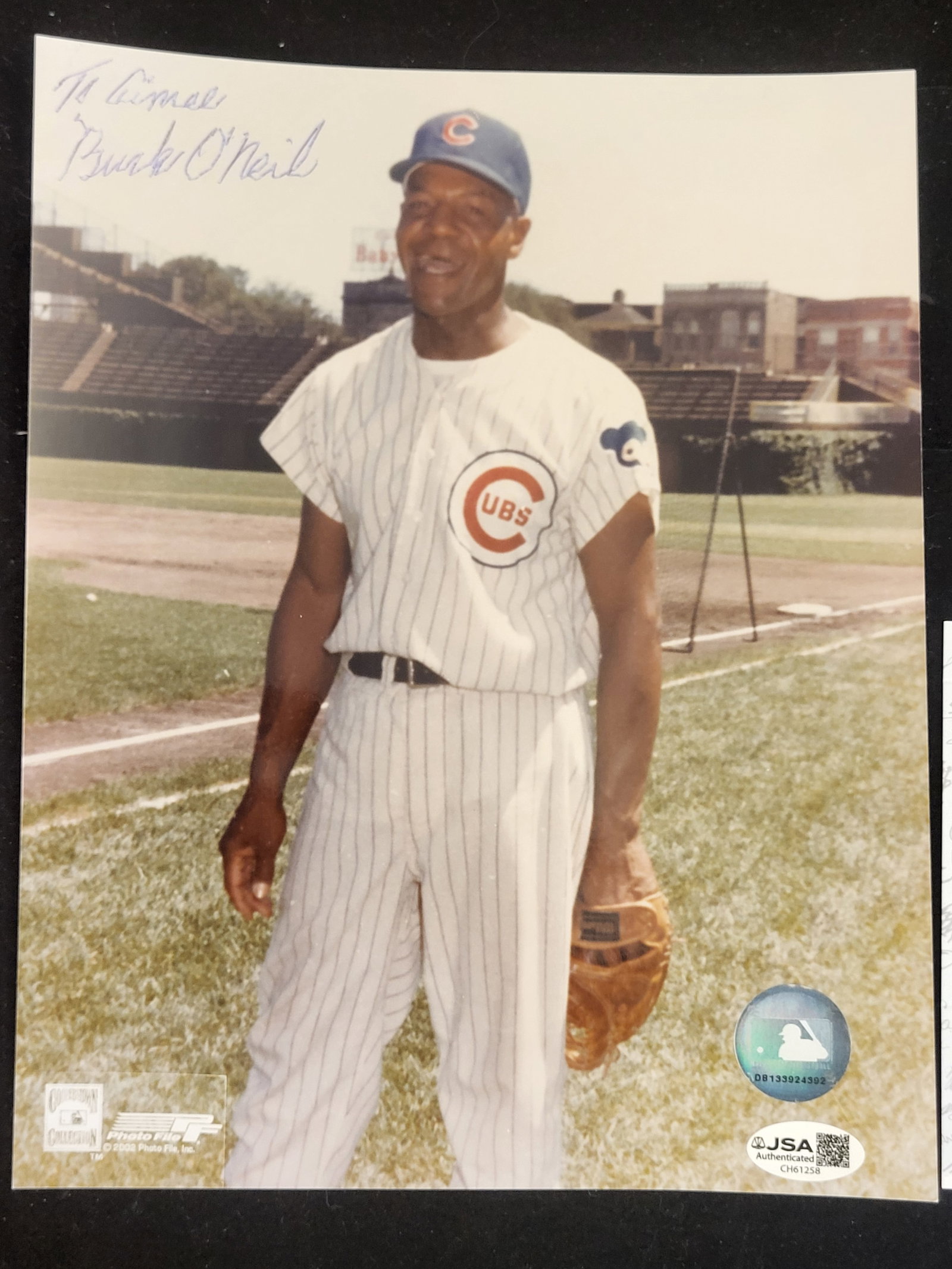 I00731 | Buck O'Neil Autographed 8x10 Chicago Cubs JSA Authenticated: BID PER WHAT YOU SEE IN THE PHOTO, NOT THE AI GENERATED TITLES AND DESCRIPTIONS! Buck O'Neil Autographed 8x10 Chicago Cubs JSA Authenticated This lot features a color photographic print of baseball le