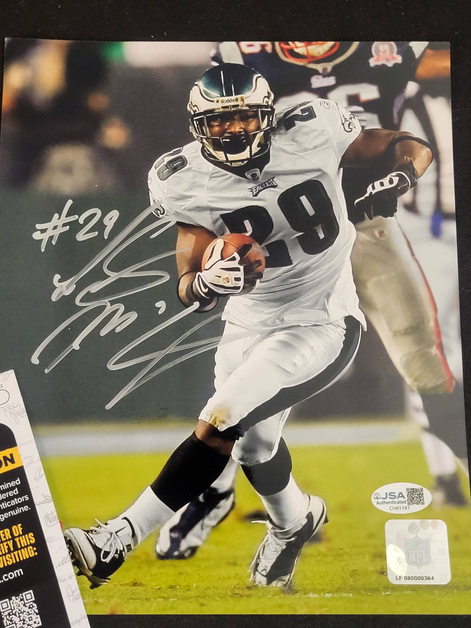 I00735 | LeSean McCoy Signed Philadelphia Eagles 8x10 Action Photograph: BID PER WHAT YOU SEE IN THE PHOTO, NOT THE AI GENERATED TITLES AND DESCRIPTIONS! LeSean McCoy Signed Philadelphia Eagles 8x10 Action PhotographThis autographed color action photograph features former