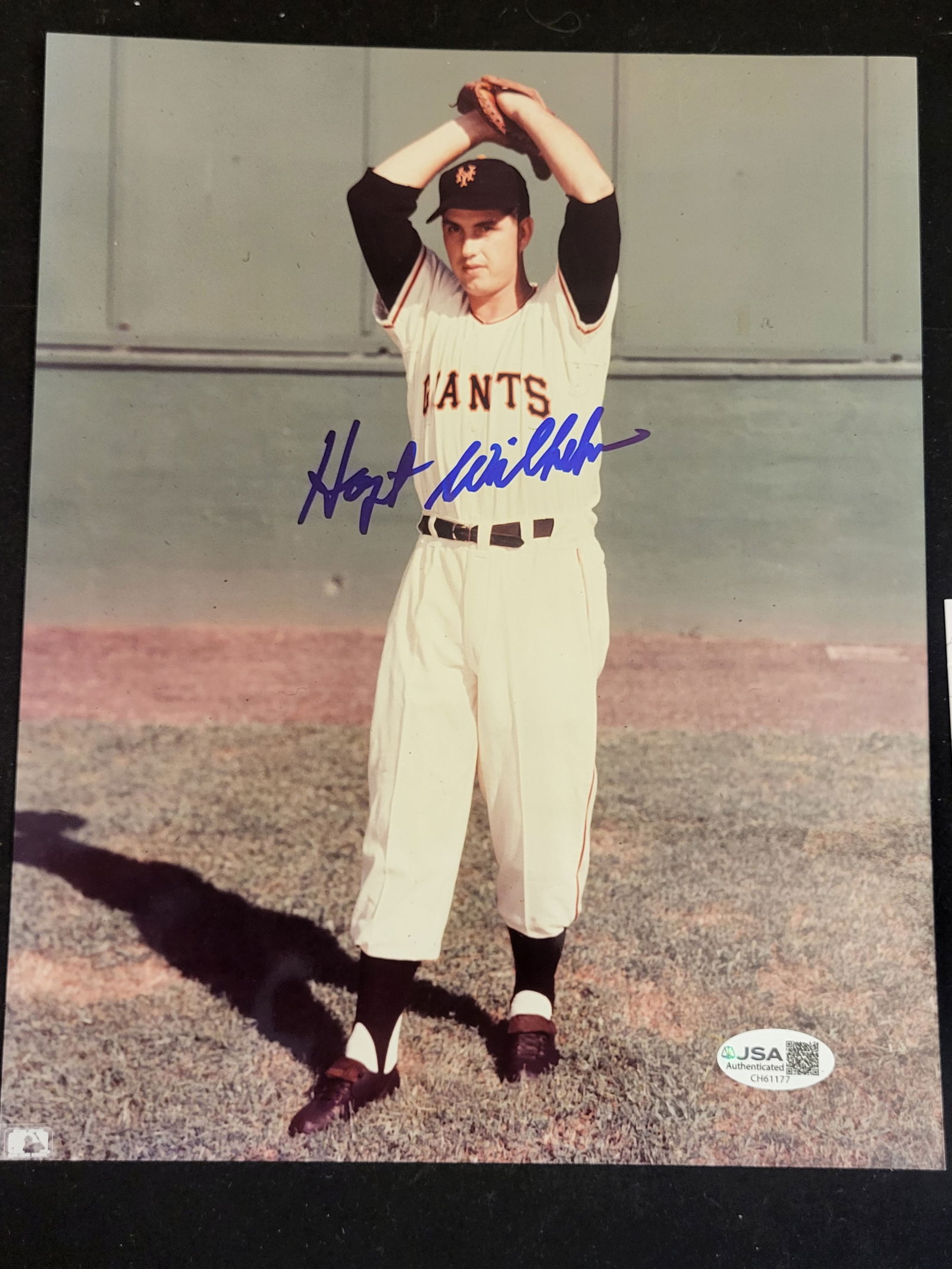 I00714 | Hoyt Wilhelm Autographed 8x10 Color Photograph, New York Giants JSA: BID PER WHAT YOU SEE IN THE PHOTO, NOT THE AI GENERATED TITLES AND DESCRIPTIONS! Hoyt Wilhelm Autographed 8x10 Color Photograph, New York Giants JSA This autographed color photograph depicts Hall of F