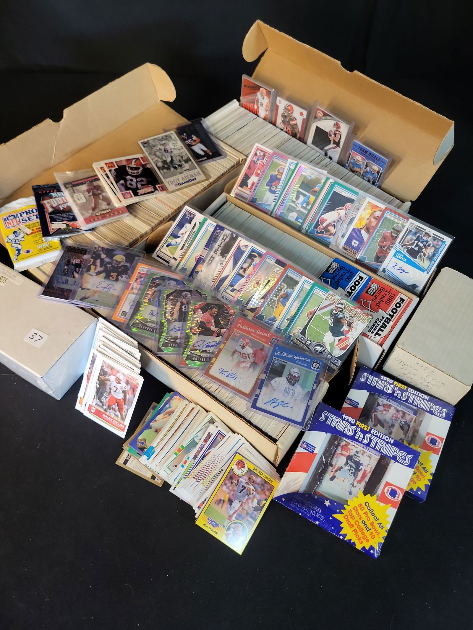 I01079 | 1989-2024 Football Trading Card Collection, Panini Autographs, Relics, Sealed Sets (1 of 16)