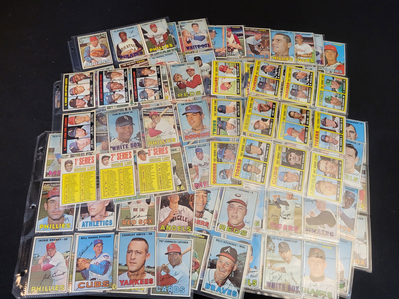 I00620 | A Collection of Vintage Topps 1967 Baseball Cards (1 of 15)