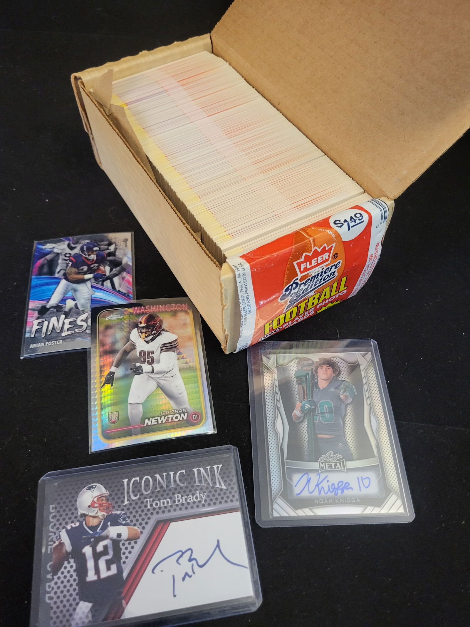 I00670 | A Collection of Vintage and Modern Football Trading Cards Including Autographs: BID PER WHAT YOU SEE IN THE PHOTO, NOT THE AI GENERATED TITLES AND DESCRIPTIONS! A Collection of Vintage and Modern Football Trading Cards Including Autographs A collection of football trading cards s