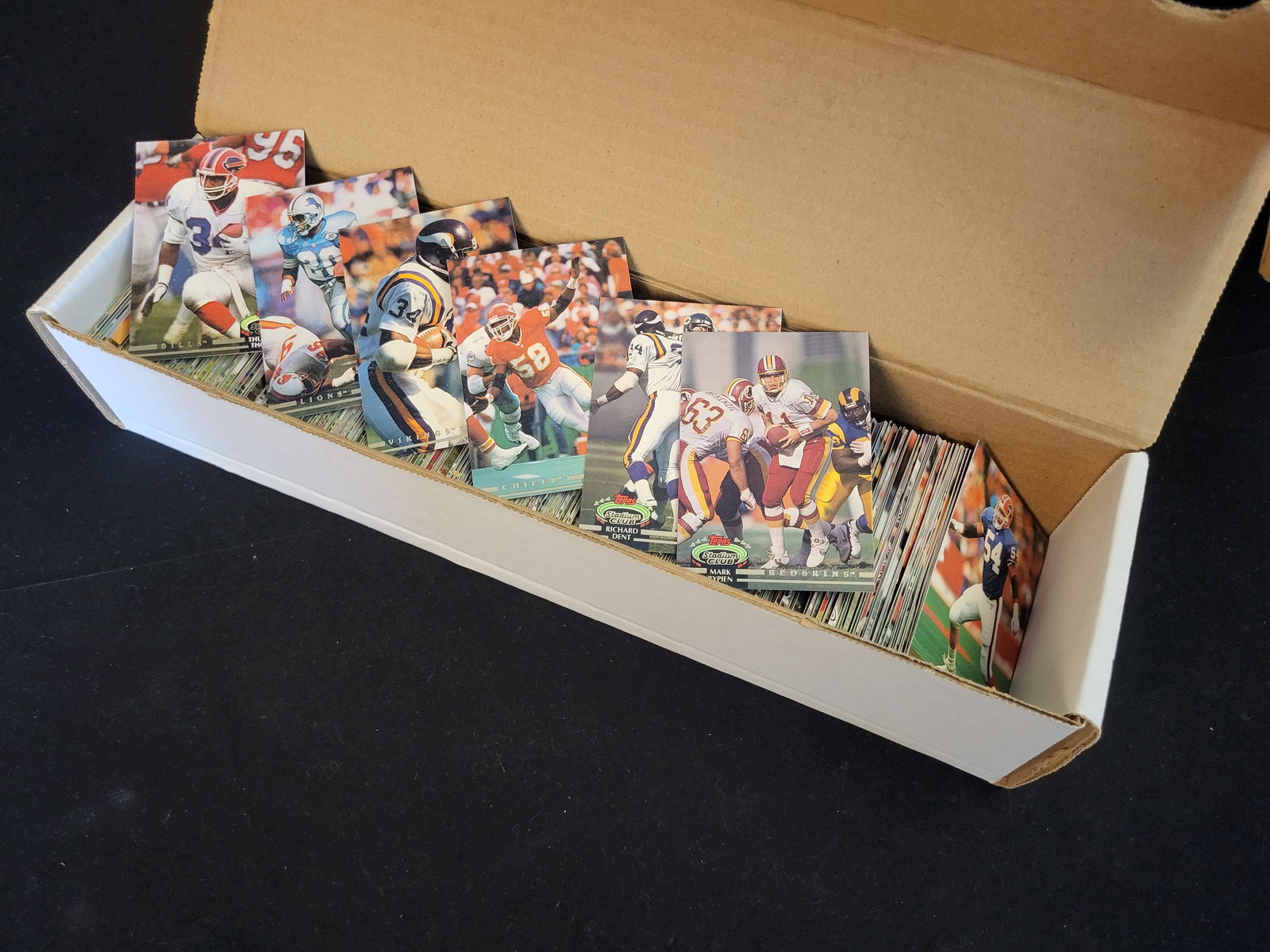 I00619 | A Collection of Late 20th-Century NFL Football Trading Cards (1 of 9)