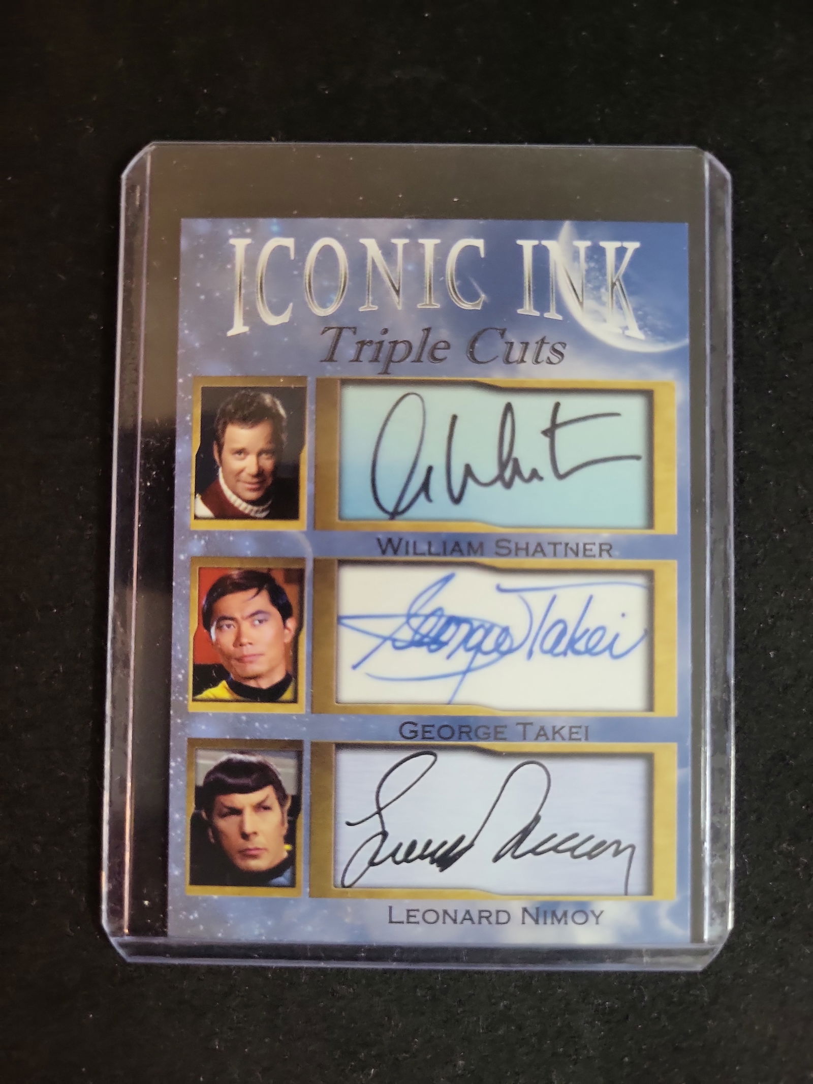 I01207 | Iconic Ink Triple Cuts Star Trek Triple Cut Autograph, Shatner, Takei, and Nimoy, Ultra Rar: BID PER WHAT YOU SEE IN THE PHOTO, NOT THE AI GENERATED TITLES AND DESCRIPTIONS! Iconic Ink Triple Cuts Star Trek Triple Cut Autograph, Shatner, Takei, and Nimoy, Ultra Rare This premium non-sport tra
