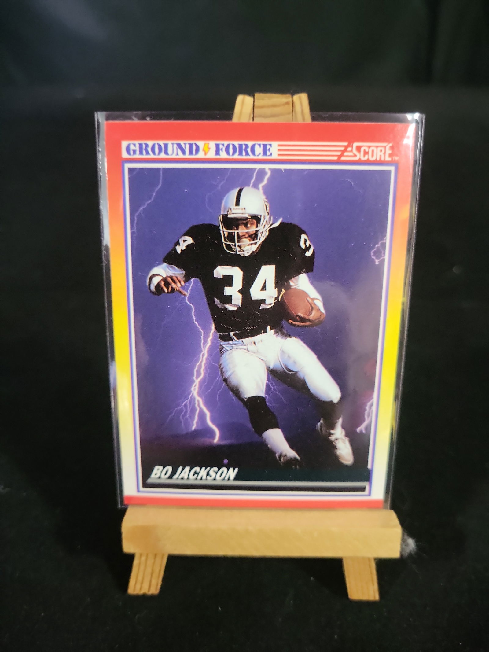 I01103 | 1990 Score Football Bo Jackson Ground Force #330 Los Angeles Raiders: BID PER WHAT YOU SEE IN THE PHOTO, NOT THE AI GENERATED TITLES AND DESCRIPTIONS! 1990 Score Football Bo Jackson Ground Force #330 Los Angeles RaidersThis is a 1990 Score Football card featuring Bo Jac