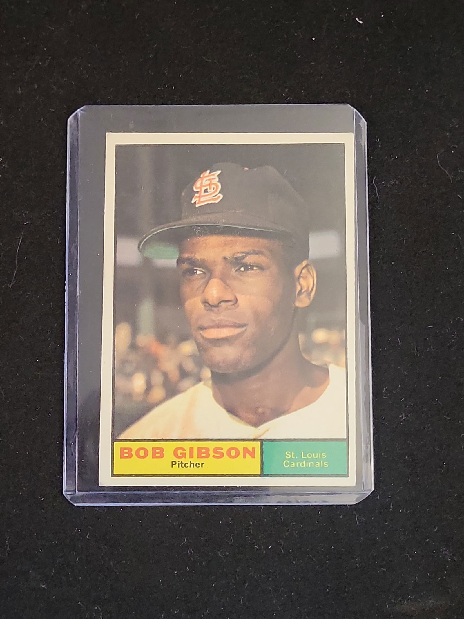 I01034 | Baseball Bob Gibson 1961 Topps #211 St. Louis Cardinals: BID PER WHAT YOU SEE IN THE PHOTO, NOT THE AI GENERATED TITLES AND DESCRIPTIONS! Baseball Bob Gibson 1961 Topps #211 St. Louis CardinalsThis is a vintage 1961 Topps baseball card featuring Hall of Fam
