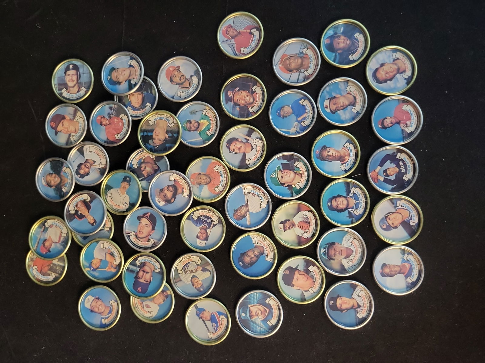 I01039 | 1988 Topps Baseball Coins Collection Lot of Approx. 55-60 Including Nolan Ryan and Cal: BID PER WHAT YOU SEE IN THE PHOTO, NOT THE AI GENERATED TITLES AND DESCRIPTIONS! 1988 Topps Baseball Coins Collection Lot of Approx. 55-60 Including Nolan Ryan and Cal Ripken Jr.This is a comprehensiv