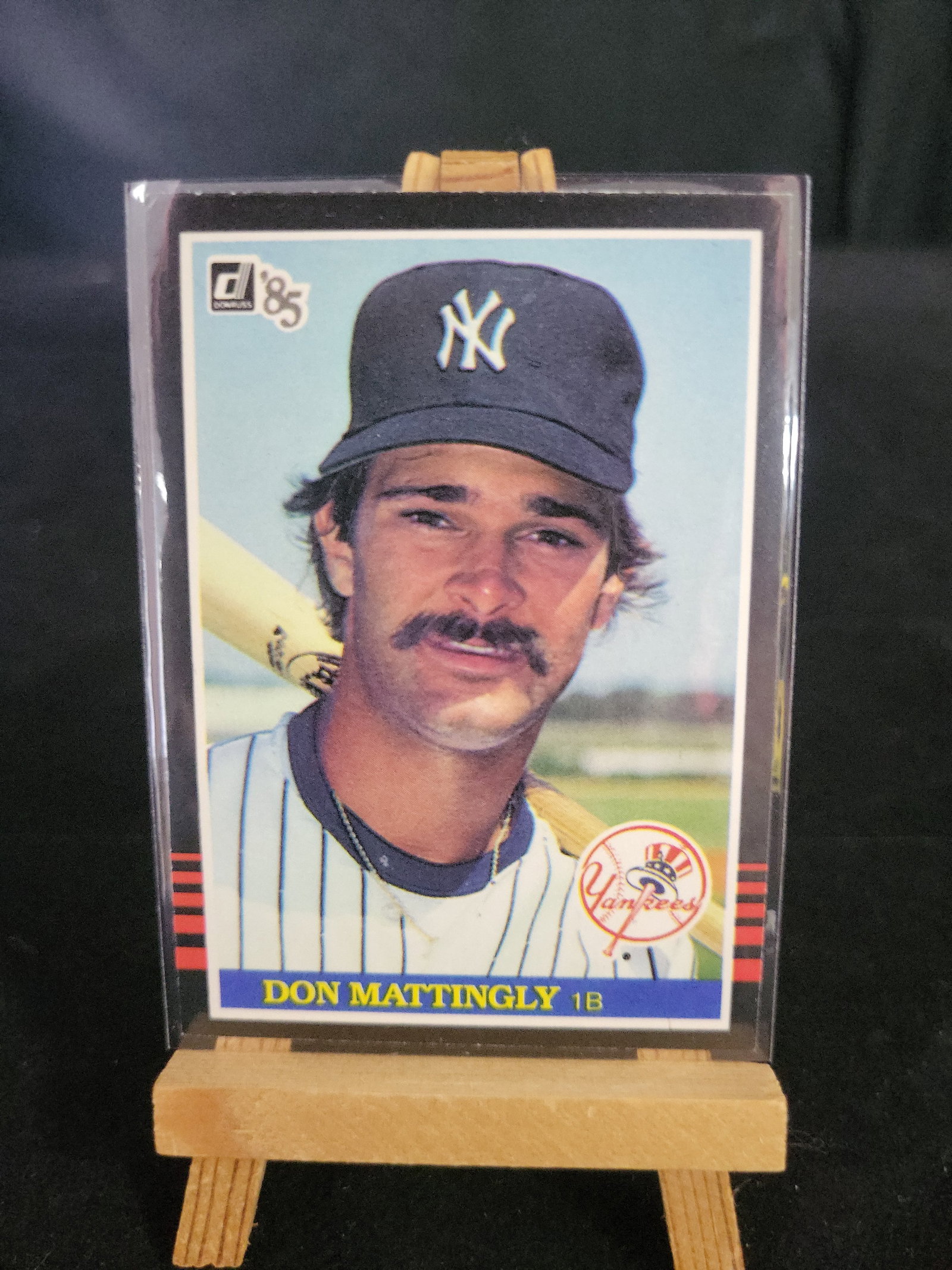 I01135 | 1985 Donruss Don Mattingly #295 Base Card: BID PER WHAT YOU SEE IN THE PHOTO, NOT THE AI GENERATED TITLES AND DESCRIPTIONS! 1985 Donruss Don Mattingly #295 Base Card Brand: Donruss. Year: 1985. Set: 1985 Donruss Baseball. Card Number: #295. Pl