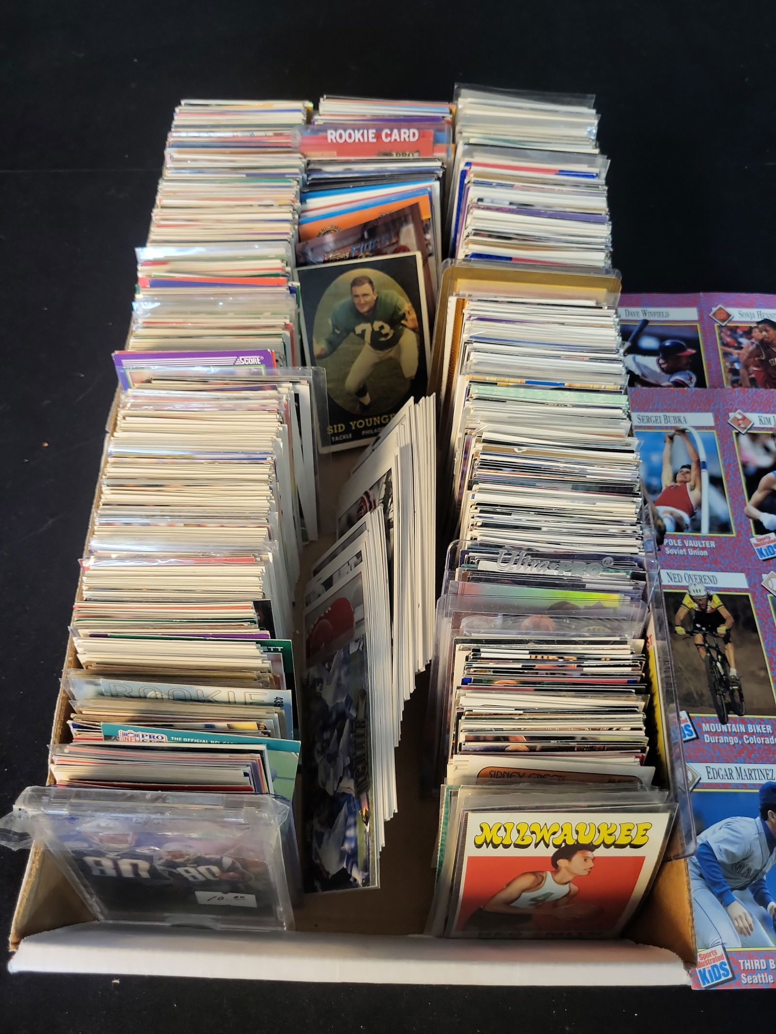 I01194 | 1955-2010s Sports Trading Card Collection featuring 1955 Bowman Sid Youngelman and 1981 Top: BID PER WHAT YOU SEE IN THE PHOTO, NOT THE AI GENERATED TITLES AND DESCRIPTIONS! 1955-2010s Sports Trading Card Collection featuring 1955 Bowman Sid Youngelman and 1981 Topps Sidney Moncrief This dive