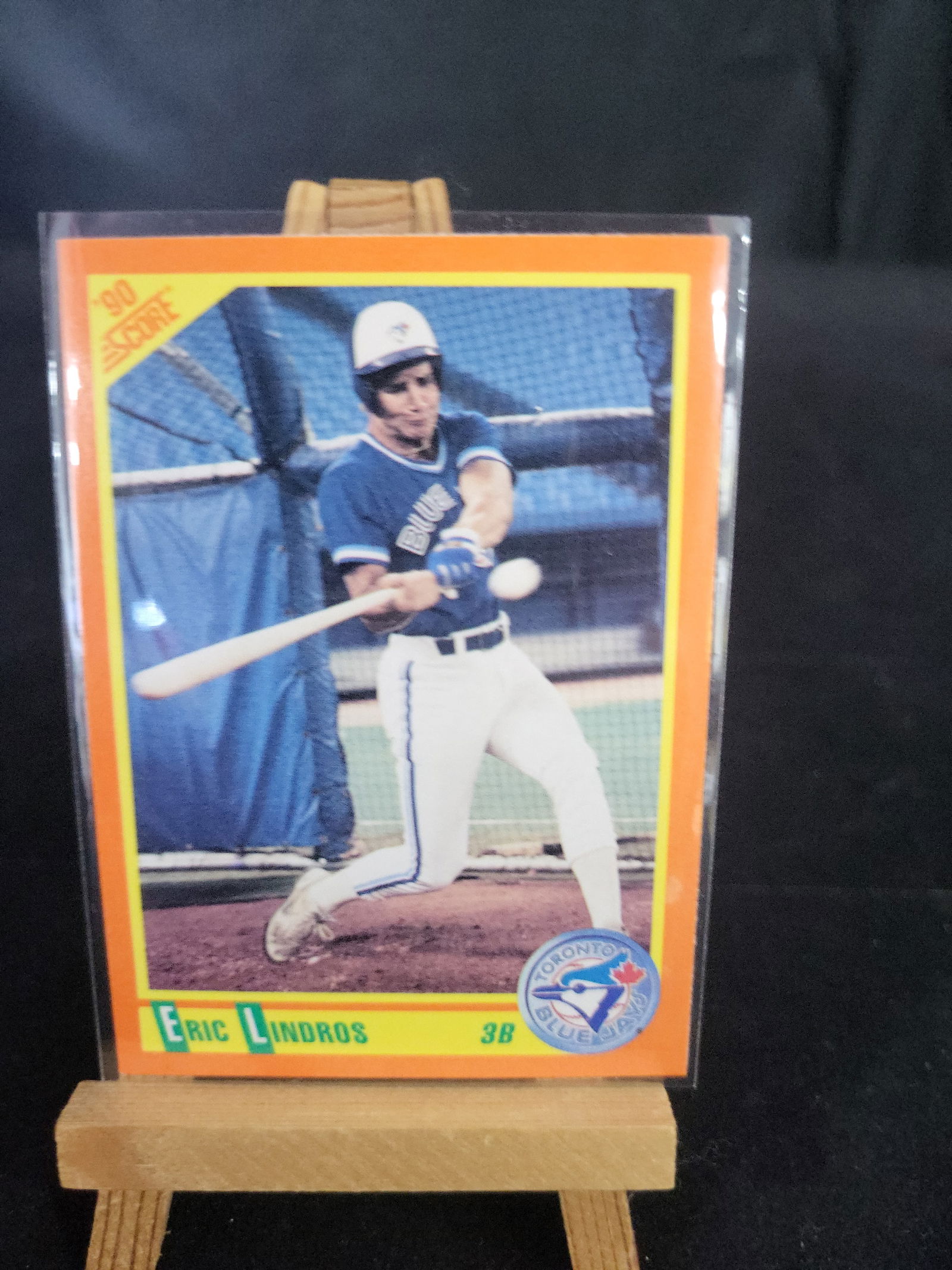 I01146 | 1990 Score Traded Eric Lindros Toronto Blue Jays #100T Rookie Card: BID PER WHAT YOU SEE IN THE PHOTO, NOT THE AI GENERATED TITLES AND DESCRIPTIONS! 1990 Score Traded Eric Lindros Toronto Blue Jays #100T Rookie Card This is a 1990 Score Traded baseball card featuring