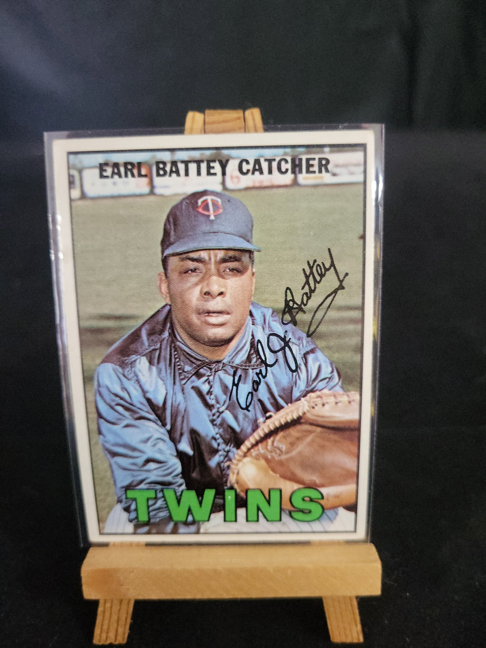 I01155 | 1967 Topps Earl Battey #15 Baseball Card: BID PER WHAT YOU SEE IN THE PHOTO, NOT THE AI GENERATED TITLES AND DESCRIPTIONS! 1967 Topps Earl Battey #15 Baseball Card Brand: Topps. Year: 1967. Set: Base. Card Number: 15. Player: Earl Battey (Min