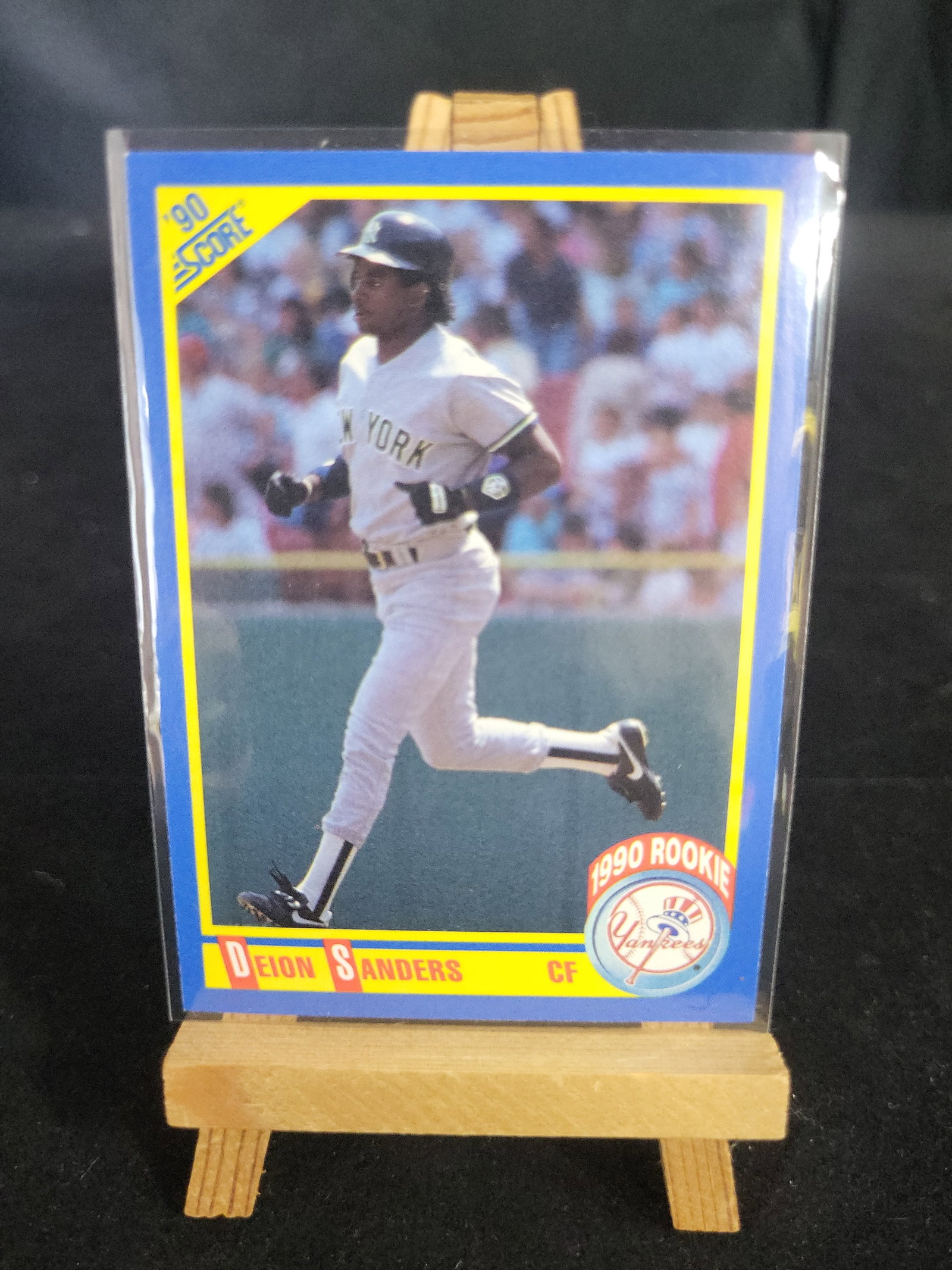 I01160 | 1990 Score Deion Sanders New York Yankees #586 Rookie Card: BID PER WHAT YOU SEE IN THE PHOTO, NOT THE AI GENERATED TITLES AND DESCRIPTIONS! 1990 Score Deion Sanders New York Yankees #586 Rookie Card This is a 1990 Score baseball trading card featuring Deion S