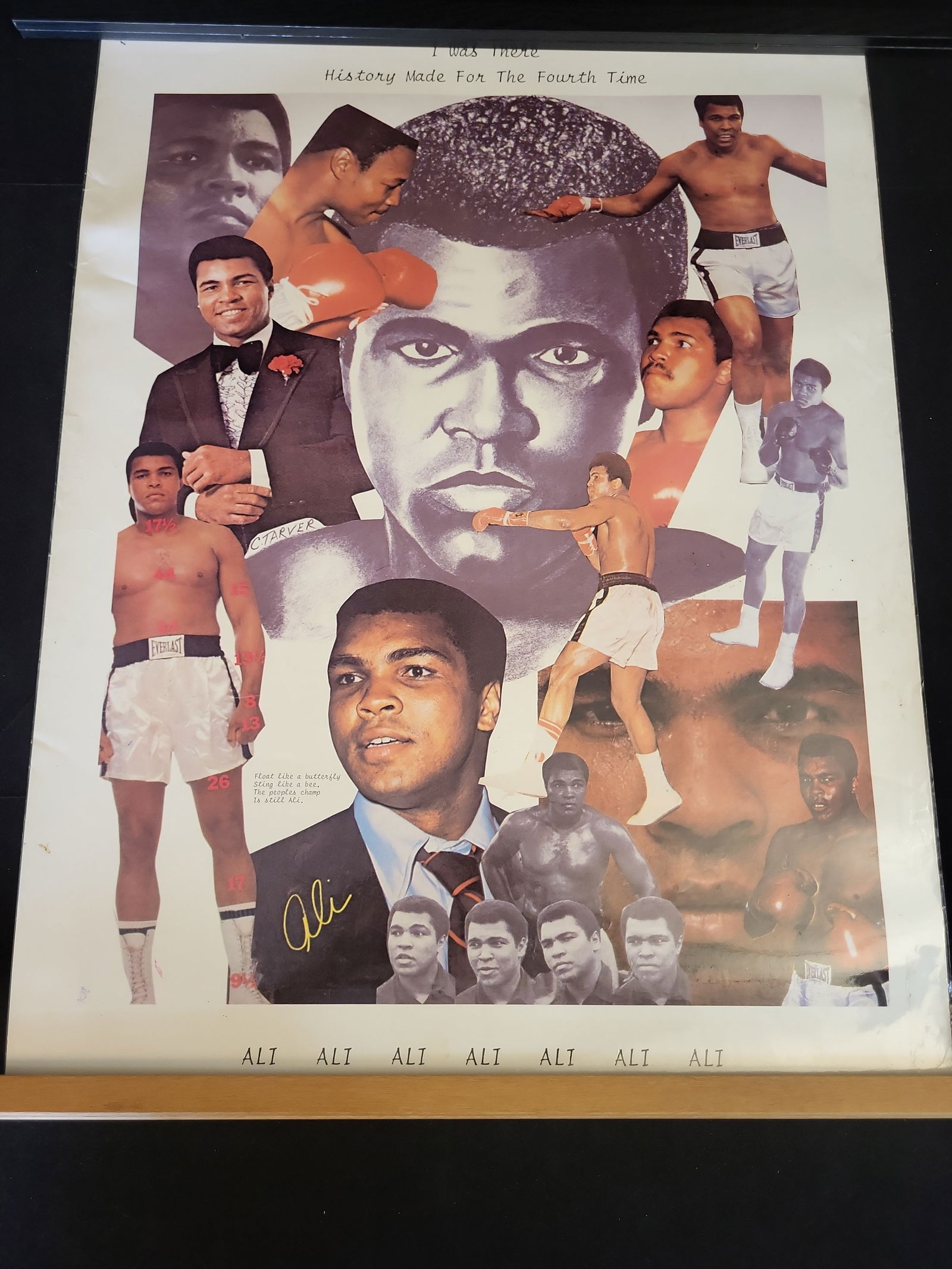I00927 | Muhammad Ali Commemorative Collage Print with Facsimile Signature: BID PER WHAT YOU SEE IN THE PHOTO, NOT THE AI GENERATED TITLES AND DESCRIPTIONS! Muhammad Ali Commemorative Collage Print with Facsimile SignatureThis framed commemorative collage print is a visual tr