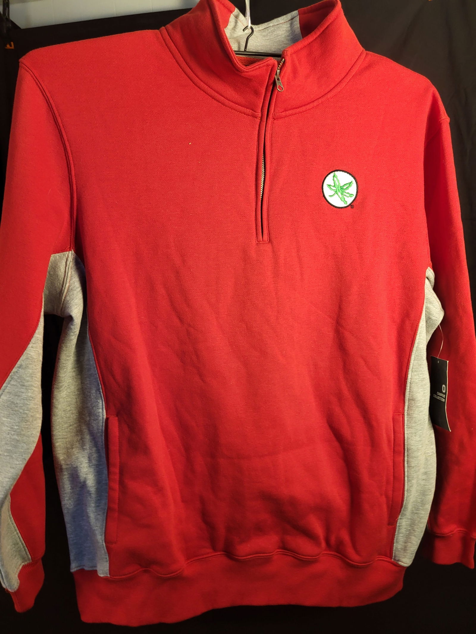 I00575 | Ohio State Buckeyes Campus Collection Quarter-Zip Fleece Pullover: BID PER WHAT YOU SEE IN THE PHOTO, NOT THE AI GENERATED TITLES AND DESCRIPTIONS! Ohio State Buckeyes Campus Collection Quarter-Zip Fleece Pullover This Ohio State Buckeyes quarter-zip fleece pullover