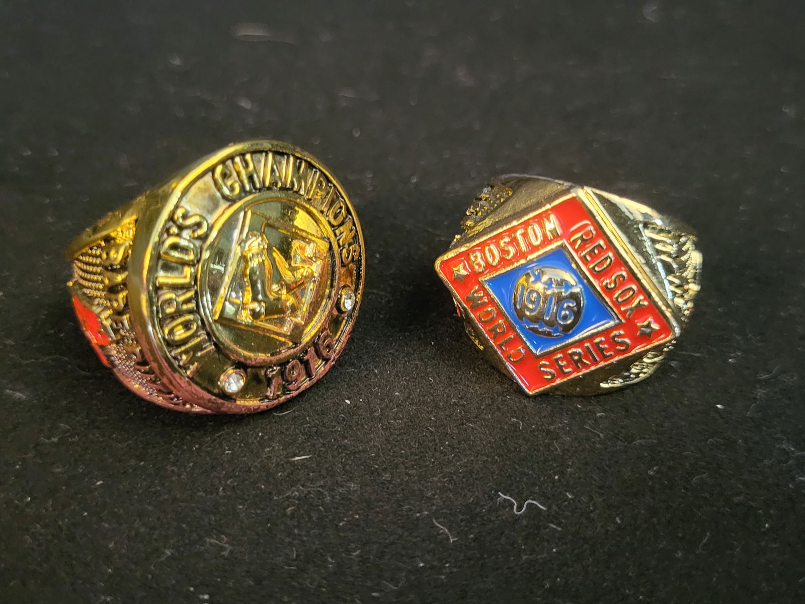 I00632 | Two Boston Red Sox 1916 World Series Commemorative Rings: BID PER WHAT YOU SEE IN THE PHOTO, NOT THE AI GENERATED TITLES AND DESCRIPTIONS! Two Boston Red Sox 1916 World Series Commemorative Rings A pair of gold-toned metal commemorative rings produced in hon