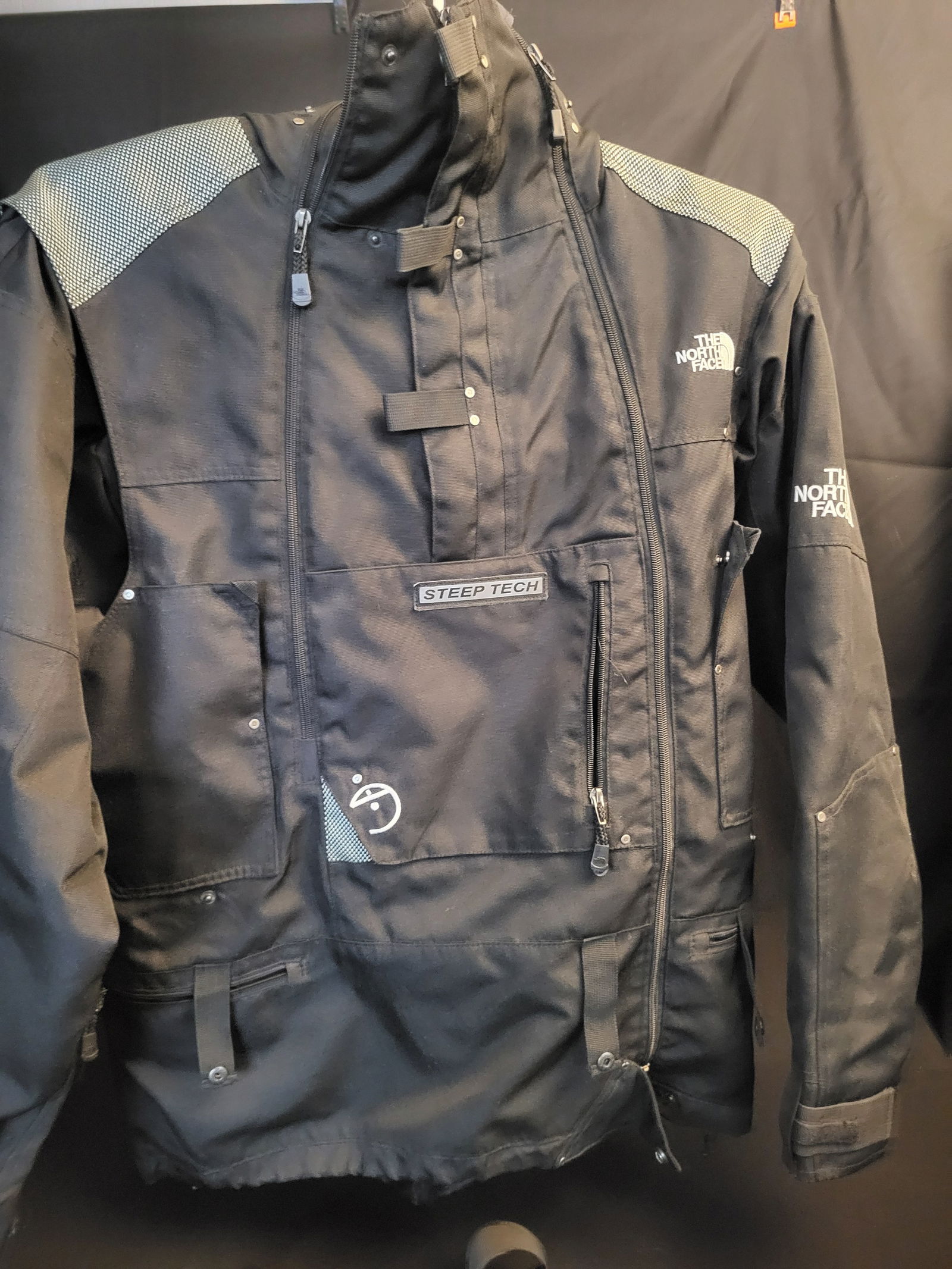 I00582 | A The North Face Steep Tech Black Technical Jacket, Size XL (1 of 18)