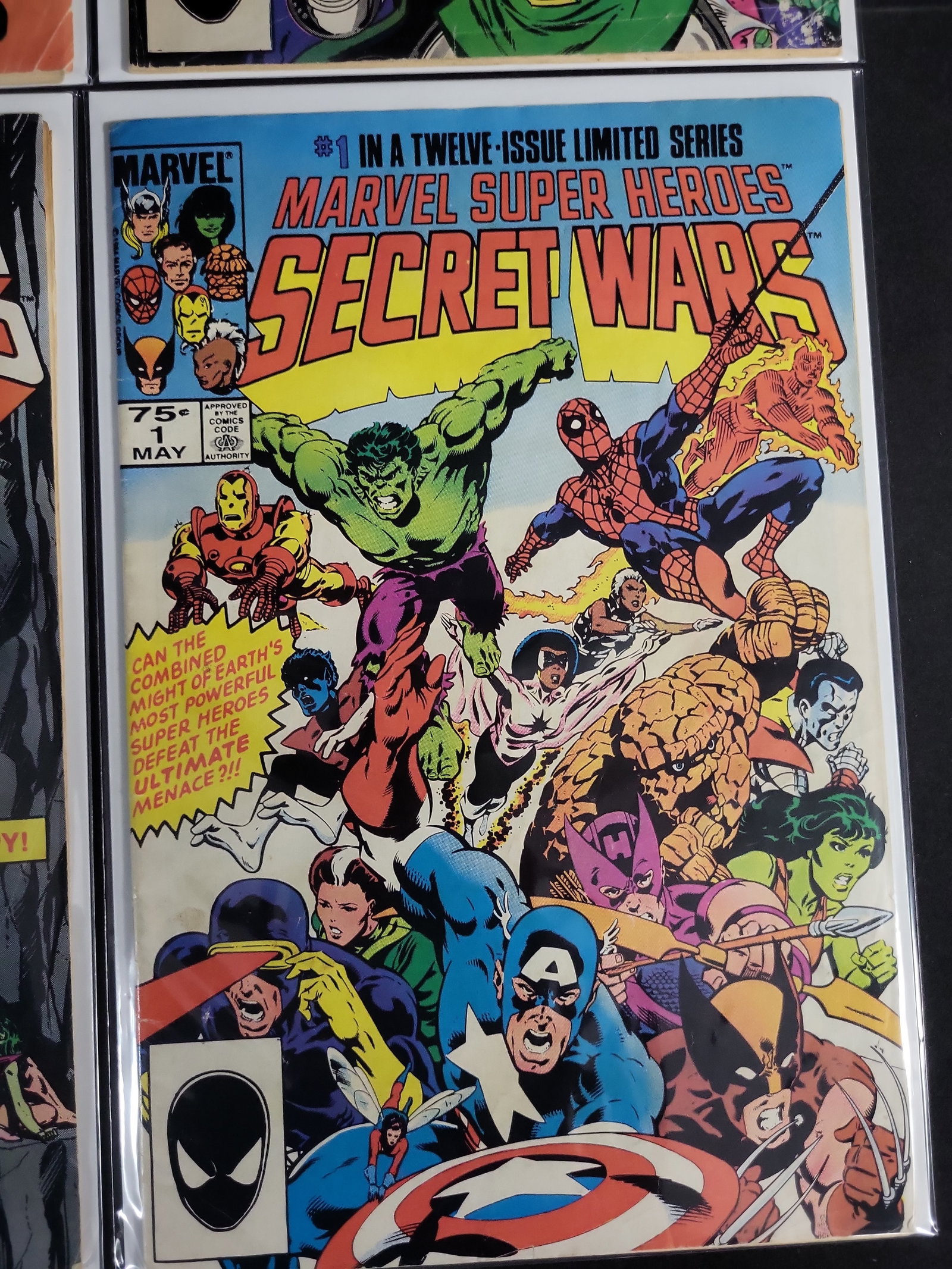 I02118 | A Group of Marvel Super Heroes Secret Wars Comic Books Issues 1, 4, 6, and 8 - 2
