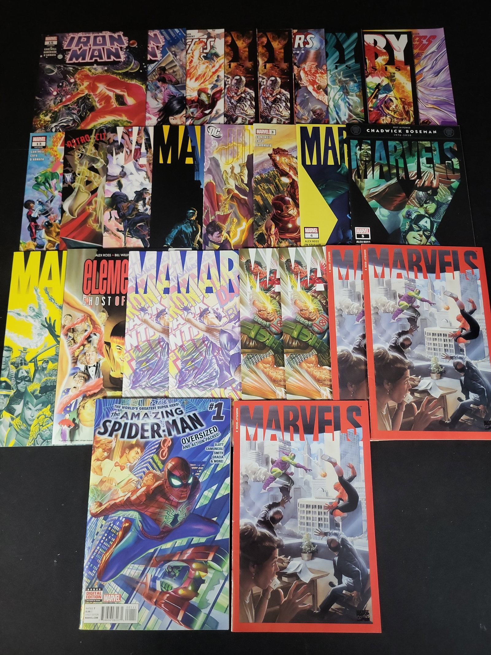 I02392 | A Collection of Approximately 32 Marvel and DC Modern Era Comic Books Featuring Alex Ross: BID PER WHAT YOU SEE IN THE PHOTO, NOT THE AI GENERATED TITLES AND DESCRIPTIONS! A Collection of Approximately 32 Marvel and DC Modern Era Comic Books Featuring Alex Ross Cover Art This collection con