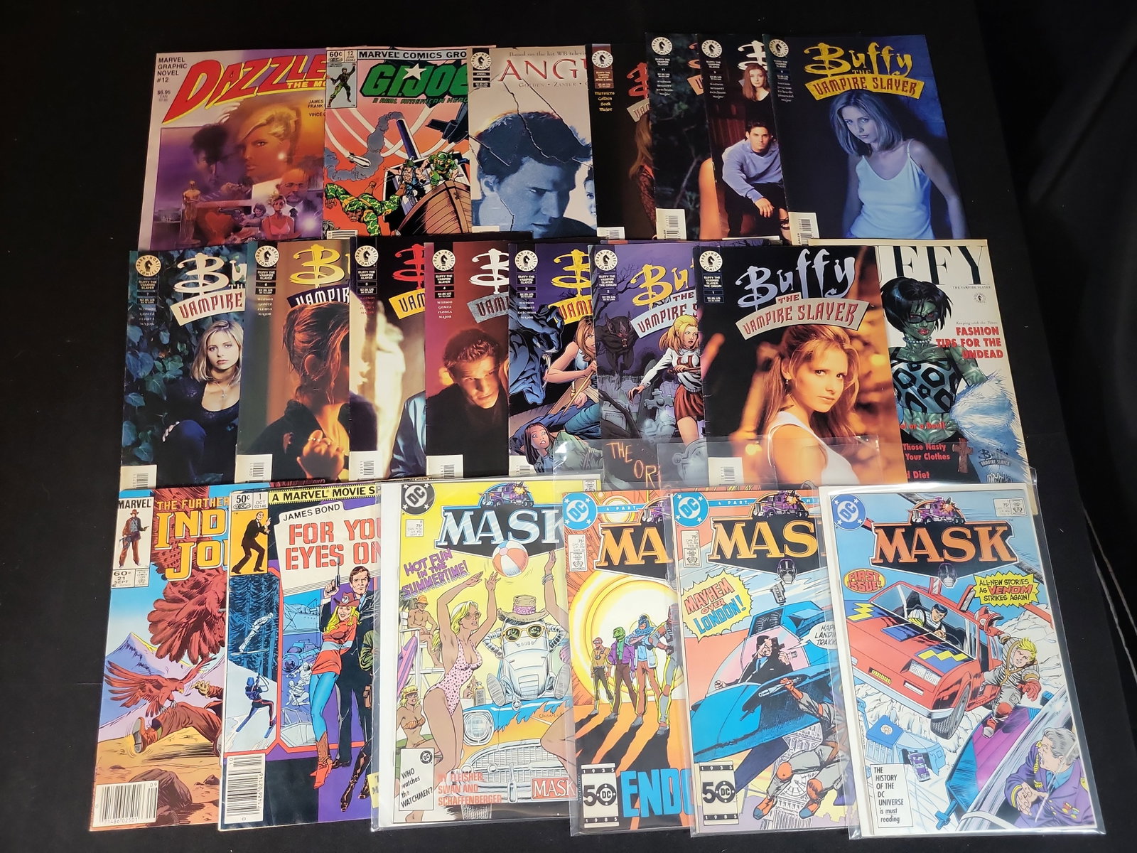 I02812 | A Collection of 22 Marvel, DC, and Dark Horse Comic Books and Graphic Novels (1 of 7)