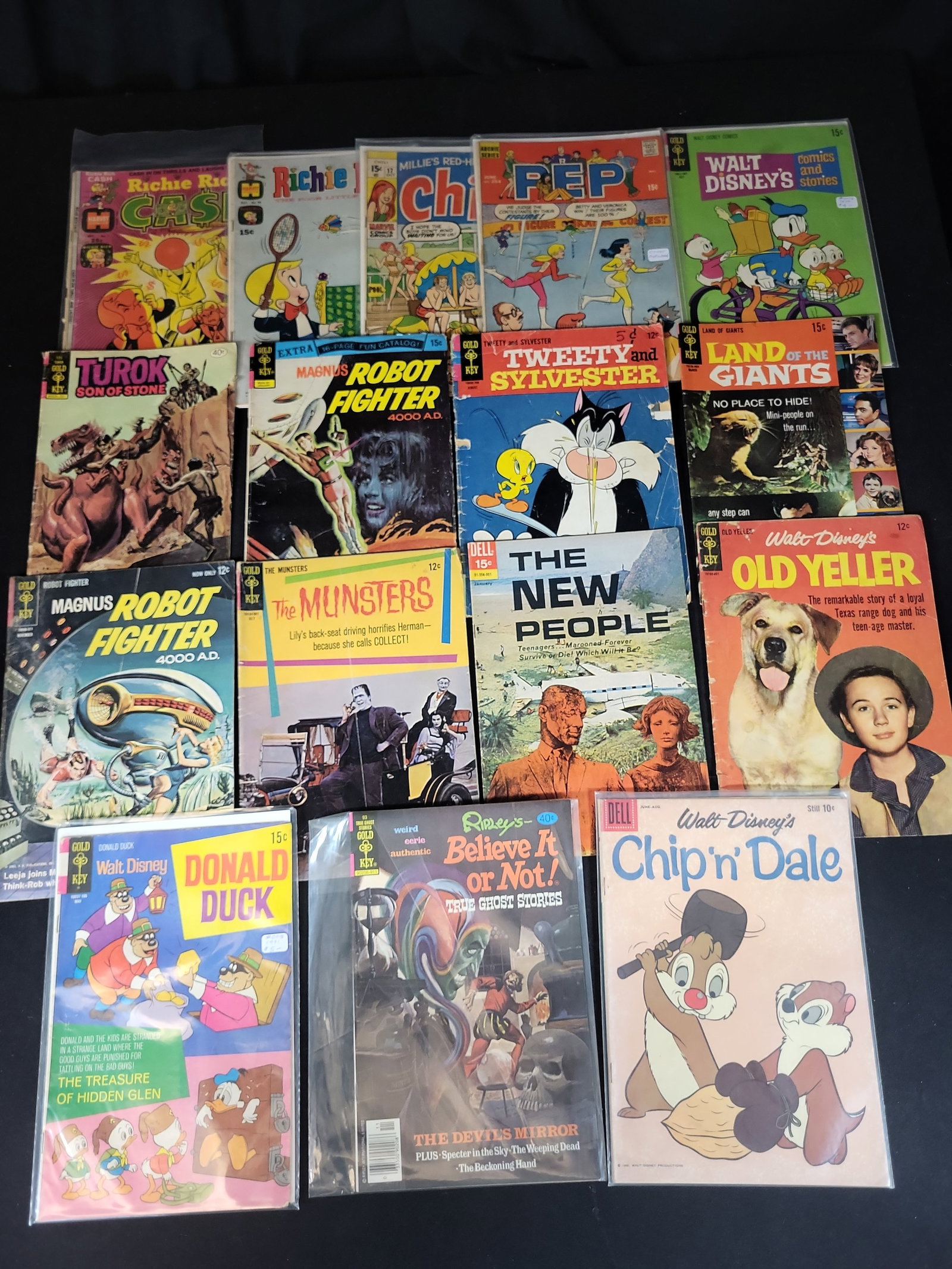 I02811 | A Collection of Vintage Silver and Bronze Age Comic Books Including Key Issues (1 of 6)