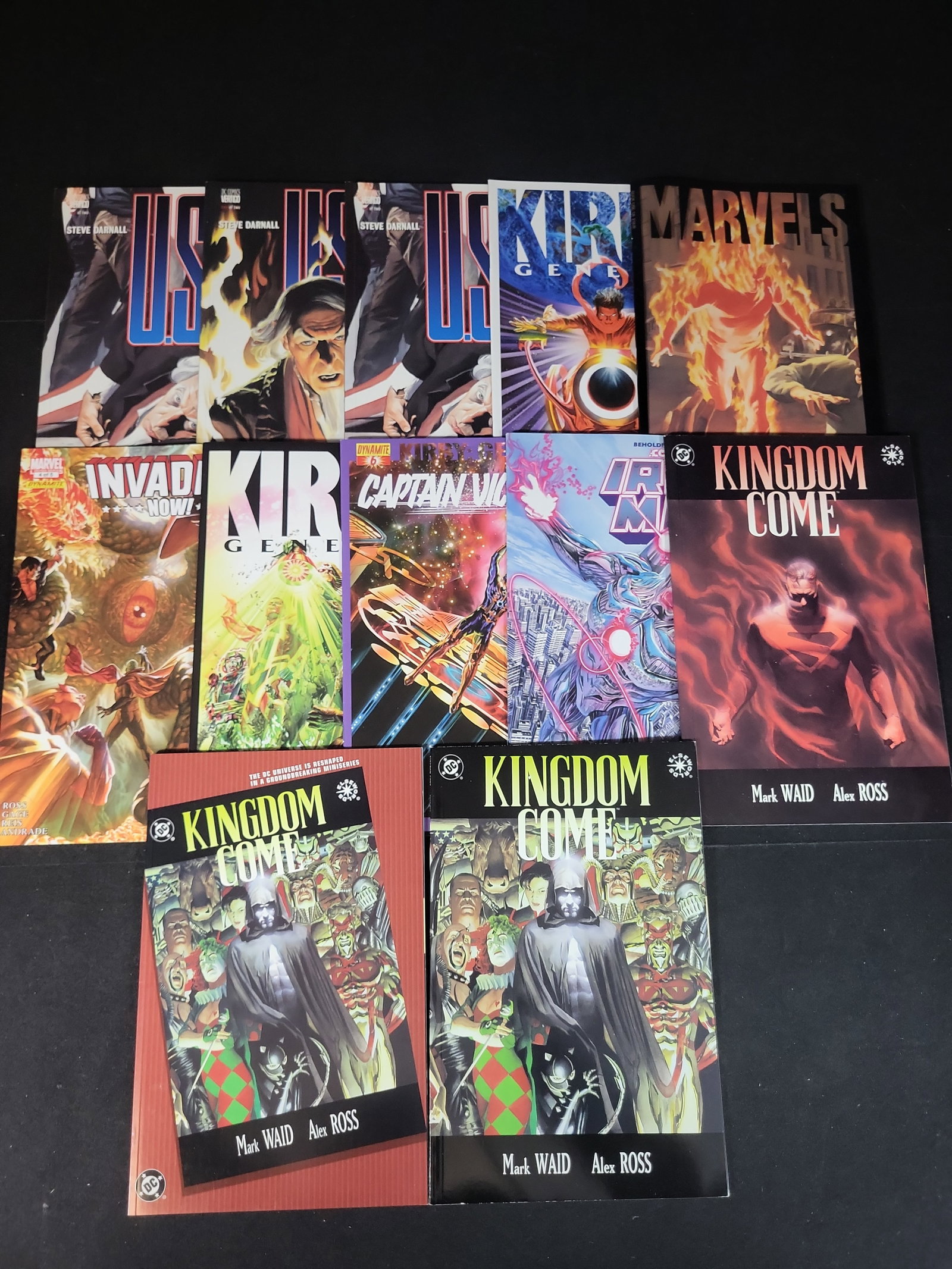 I02393 | A Collection of 12 Modern Age Comic Books Featuring the Artwork of Alex Ross: BID PER WHAT YOU SEE IN THE PHOTO, NOT THE AI GENERATED TITLES AND DESCRIPTIONS! A Collection of 12 Modern Age Comic Books Featuring the Artwork of Alex Ross This collection consists of 12 modern age 