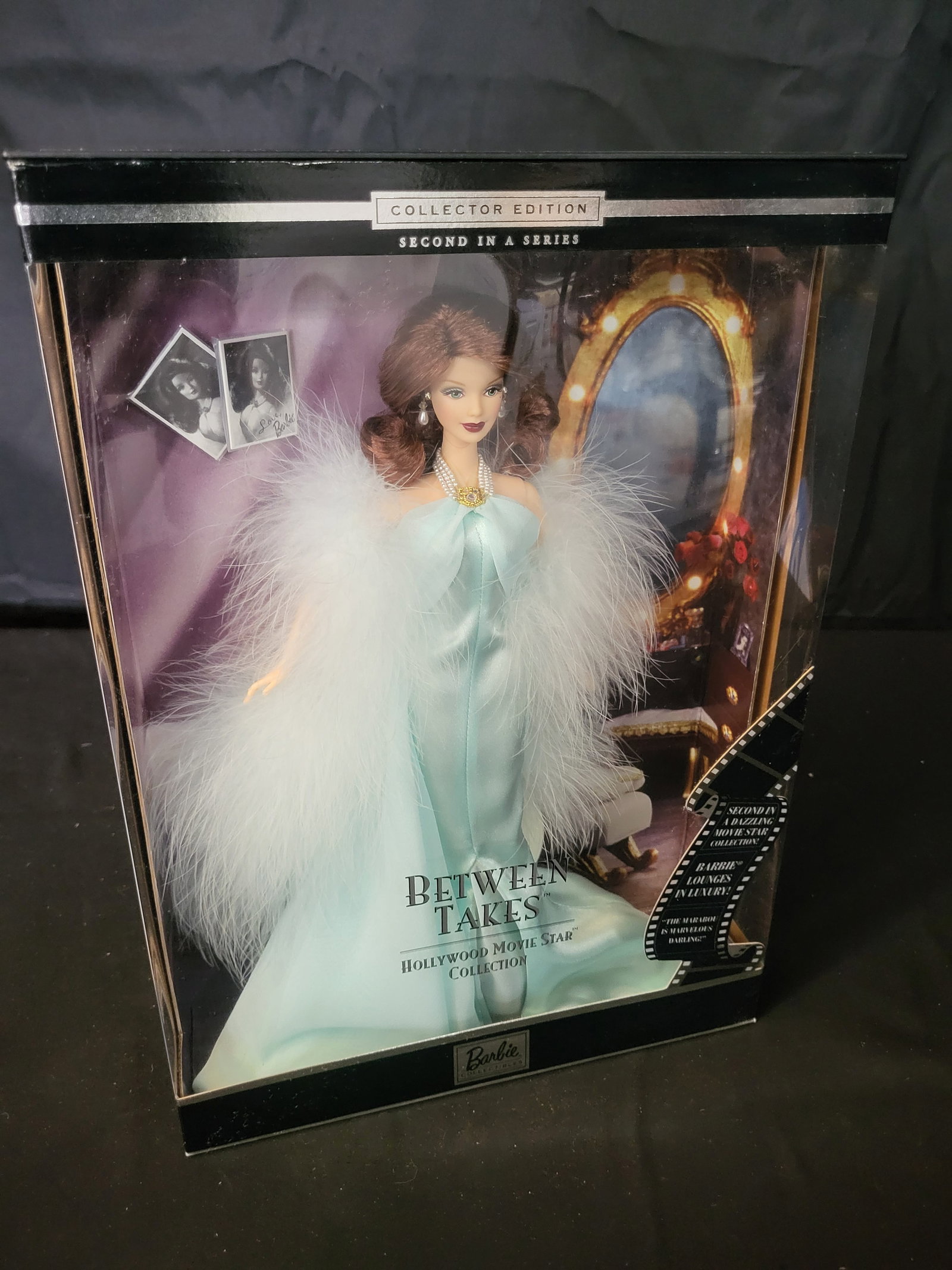 I00059 | Between Takes Barbie Hollywood Movie Star Collection Collector Edition 27684: BID PER WHAT YOU SEE IN THE PHOTO, NOT THE AI GENERATED TITLES AND DESCRIPTIONS! Mattel Between Takes Barbie from the Hollywood Movie Star Collection, the second release in the series. The doll featur