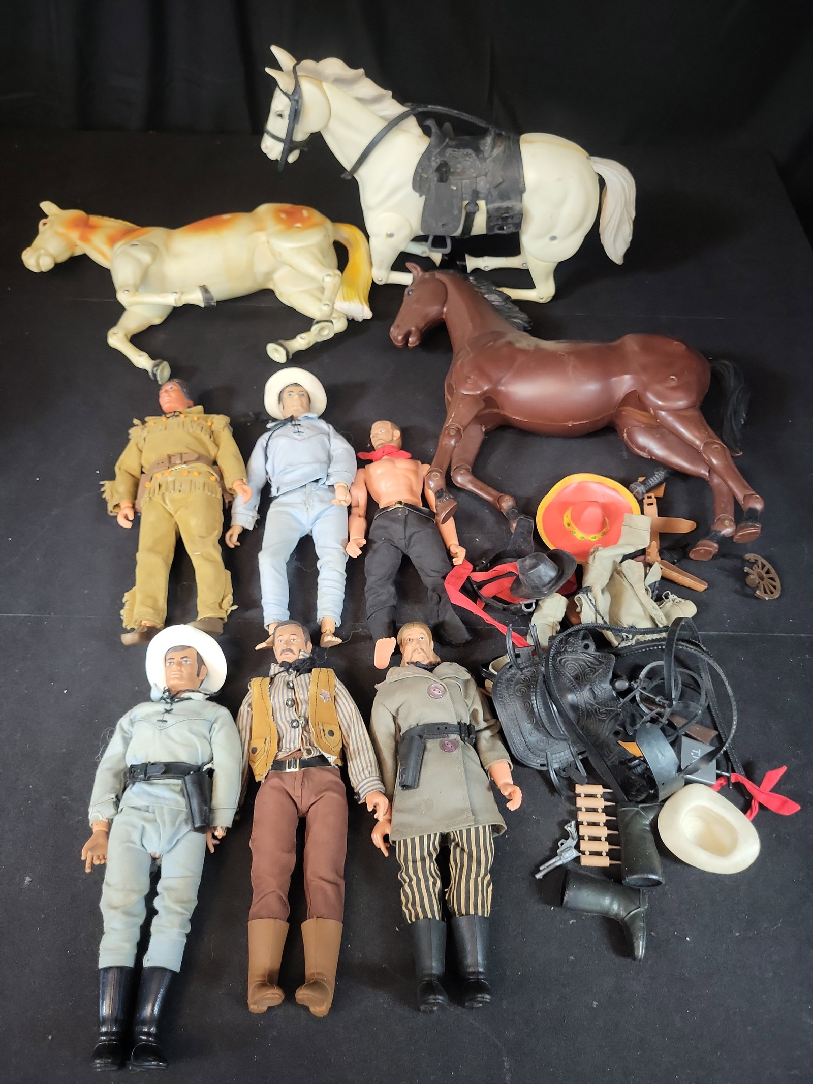 I02833 | A Collection of Vintage Gabriel Lone Ranger Action Figures and Articulated Horses (1 of 8)
