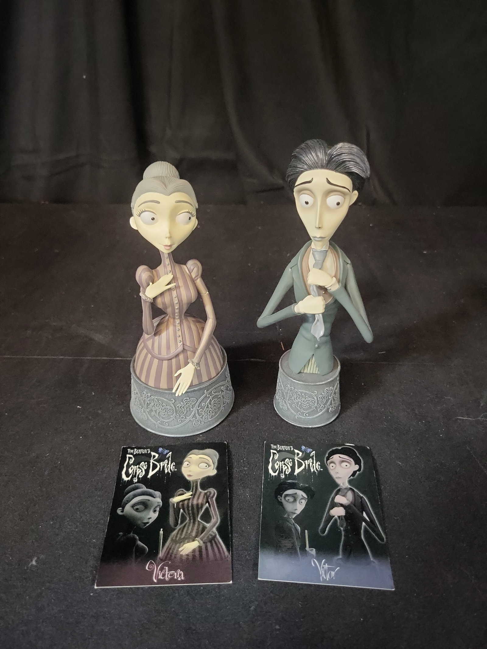 I02849 | A Pair of Gentle Giant Ltd Corpse Bride Limited Edition Character Mini Busts: BID PER WHAT YOU SEE IN THE PHOTO, NOT THE AI GENERATED TITLES AND DESCRIPTIONS! A Pair of Gentle Giant Ltd Corpse Bride Limited Edition Character Mini Busts This pair of hand-painted character mini b
