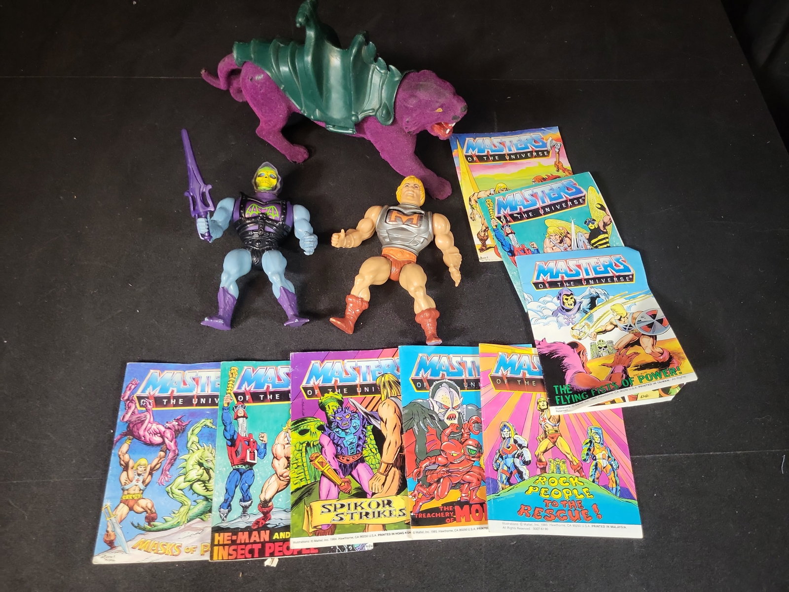 I02841 | A Collection of Mattel Masters of the Universe Action Figures, Panthor Beast, and Eight: BID PER WHAT YOU SEE IN THE PHOTO, NOT THE AI GENERATED TITLES AND DESCRIPTIONS! A Collection of Mattel Masters of the Universe Action Figures, Panthor Beast, and Eight Mini-Comics This lot features a