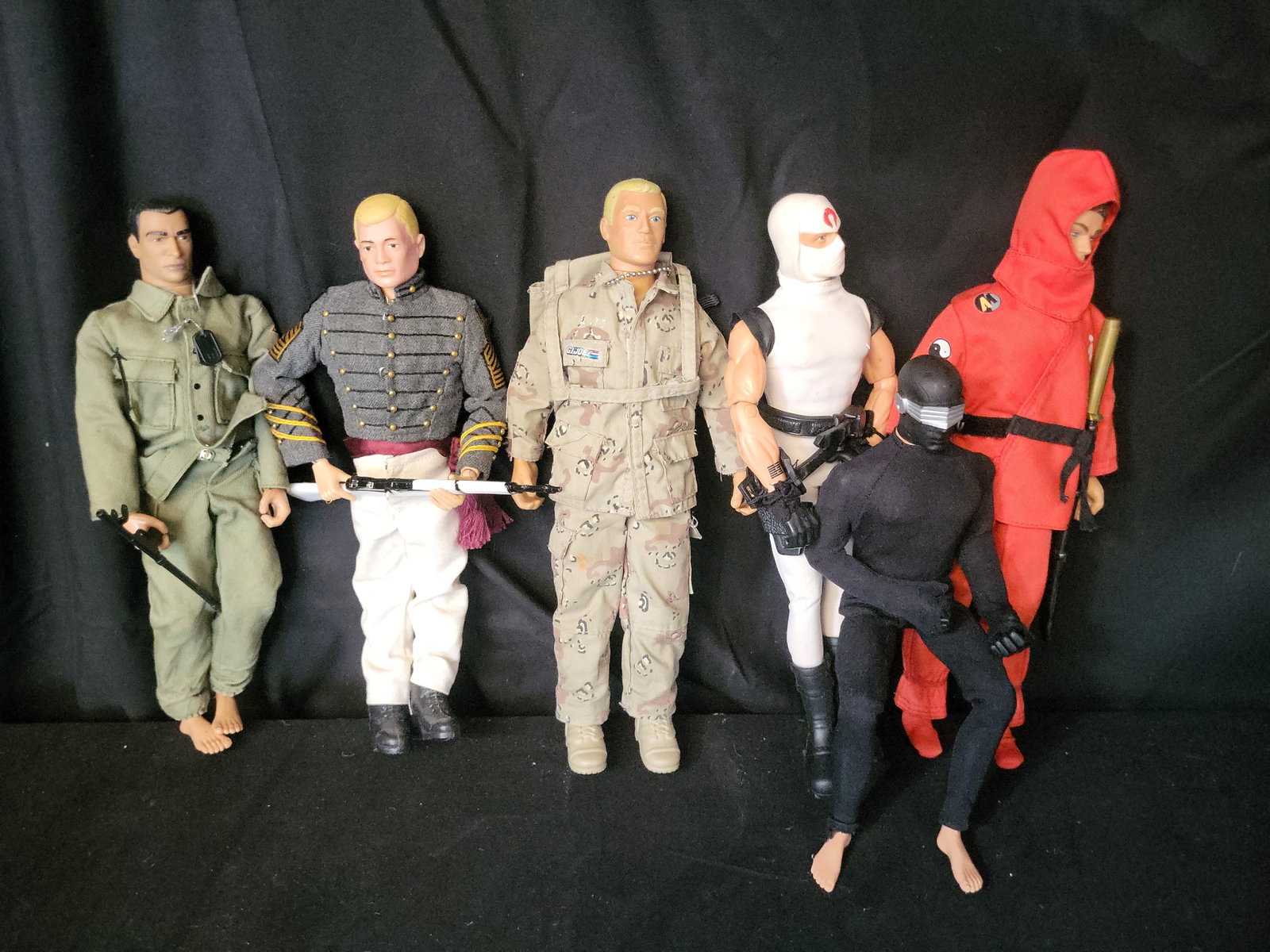 I02828 | A Collection of Hasbro G.I. Joe 12-Inch Articulated Action Figures (1 of 5)