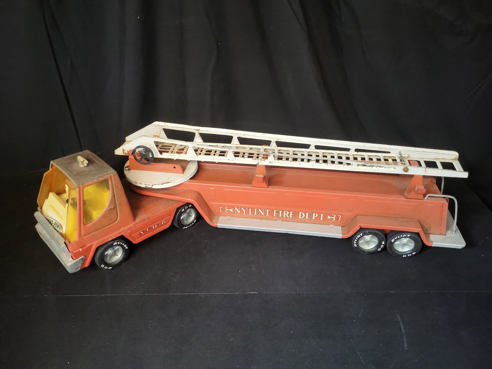 I02956 | Nylint Turbo-Power Aerial Hook and Ladder Fire Truck (1 of 5)
