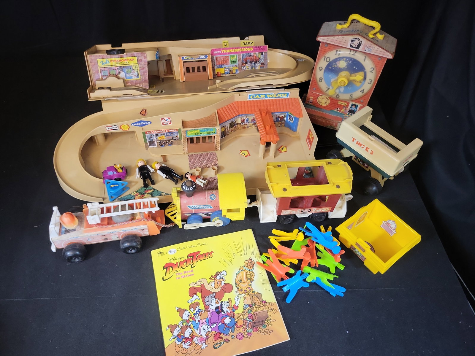 I02959 | An Assortment of Vintage Fisher-Price Toys and a Hot Wheels Sto N Go Service Center Play (1 of 11)