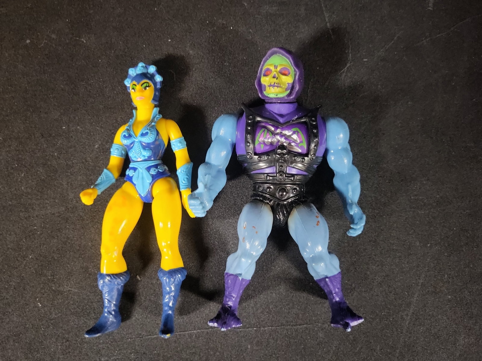 I02890 | Two Mattel Masters of the Universe Action Figures Battle Armor Skeletor and Evil-Lyn (1 of 5)