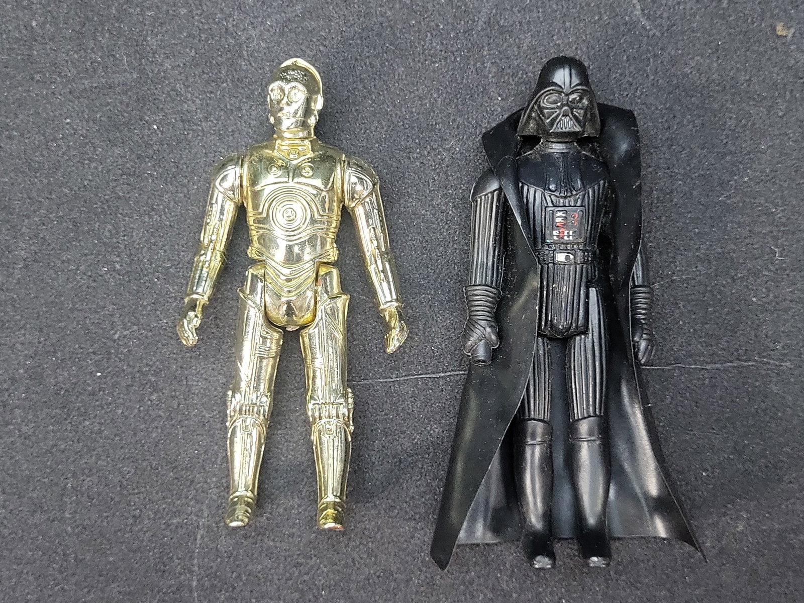 I02961 | A Pair of Vintage Kenner Star Wars Action Figures, Darth Vader and C-3PO (1 of 5)