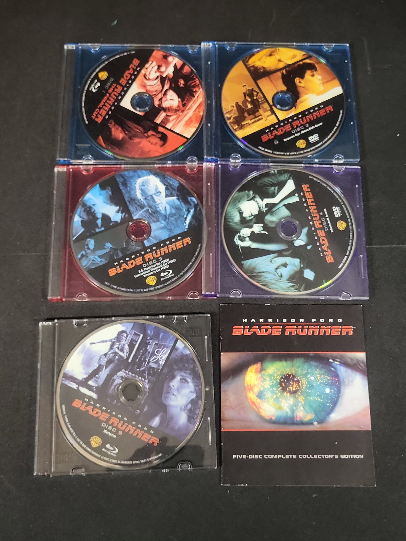 I02567 | Blade Runner: Five-Disc Complete Collector's Edition Hybrid Media Set: BID PER WHAT YOU SEE IN THE PHOTO, NOT THE AI GENERATED TITLES AND DESCRIPTIONS! Blade Runner: Five-Disc Complete Collector's Edition Hybrid Media Set A five-disc collector's set for the film Blade Ru