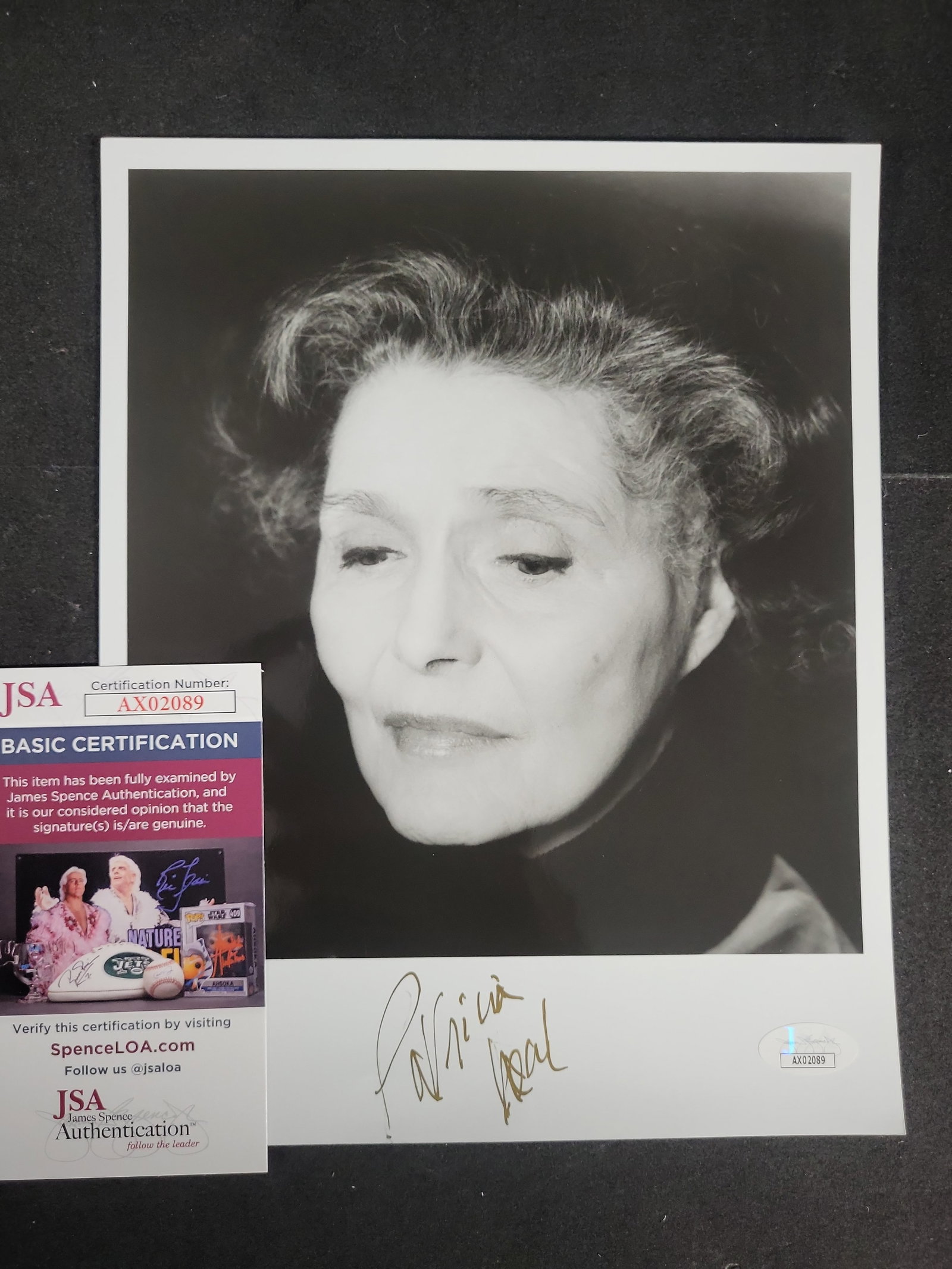 I03419 | Pearl S. Buck Signed Black and White Photograph JSA Authenticated: BID PER WHAT YOU SEE IN THE PHOTO, NOT THE AI GENERATED TITLES AND DESCRIPTIONS! This lot features a black and white portrait photograph of Nobel and Pulitzer Prize-winning author Pearl S. Buck. The i