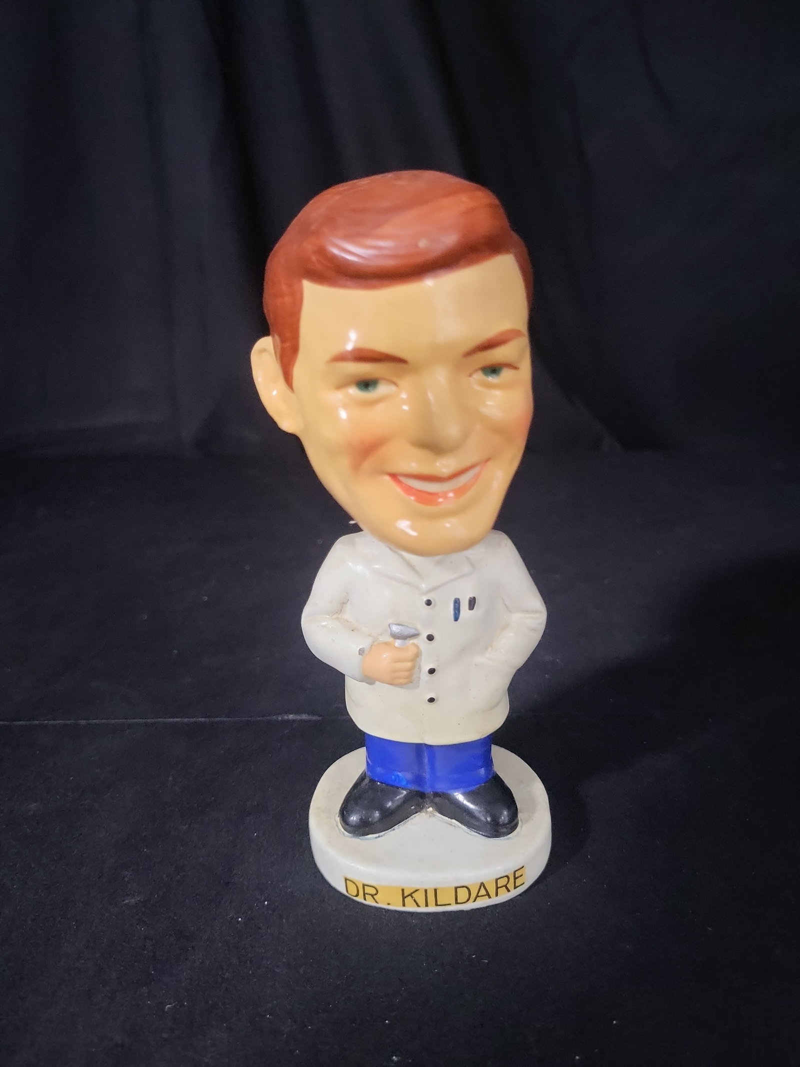 I03192 | Vintage 1960s Dr. Kildare Bobblehead Nodder Figurine: BID PER WHAT YOU SEE IN THE PHOTO, NOT THE AI GENERATED TITLES AND DESCRIPTIONS! This is a vintage bobblehead, also known as a nodder, representing the character Dr. Kildare from the 1960s television 