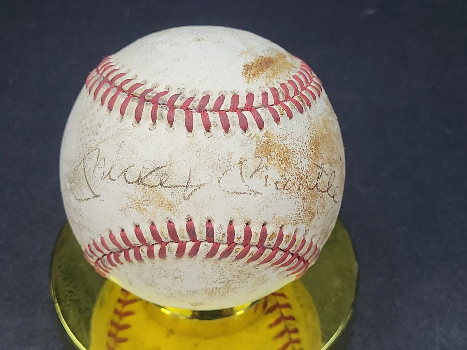 I03564 | Mickey Mantle Autographed Rawlings Official American League Baseball with JSA Letter of: BID PER WHAT YOU SEE IN THE PHOTO, NOT THE AI GENERATED TITLES AND DESCRIPTIONS! Mickey Mantle Autographed Rawlings Official American League Baseball with JSA Letter of Authenticity This Rawlings Offi