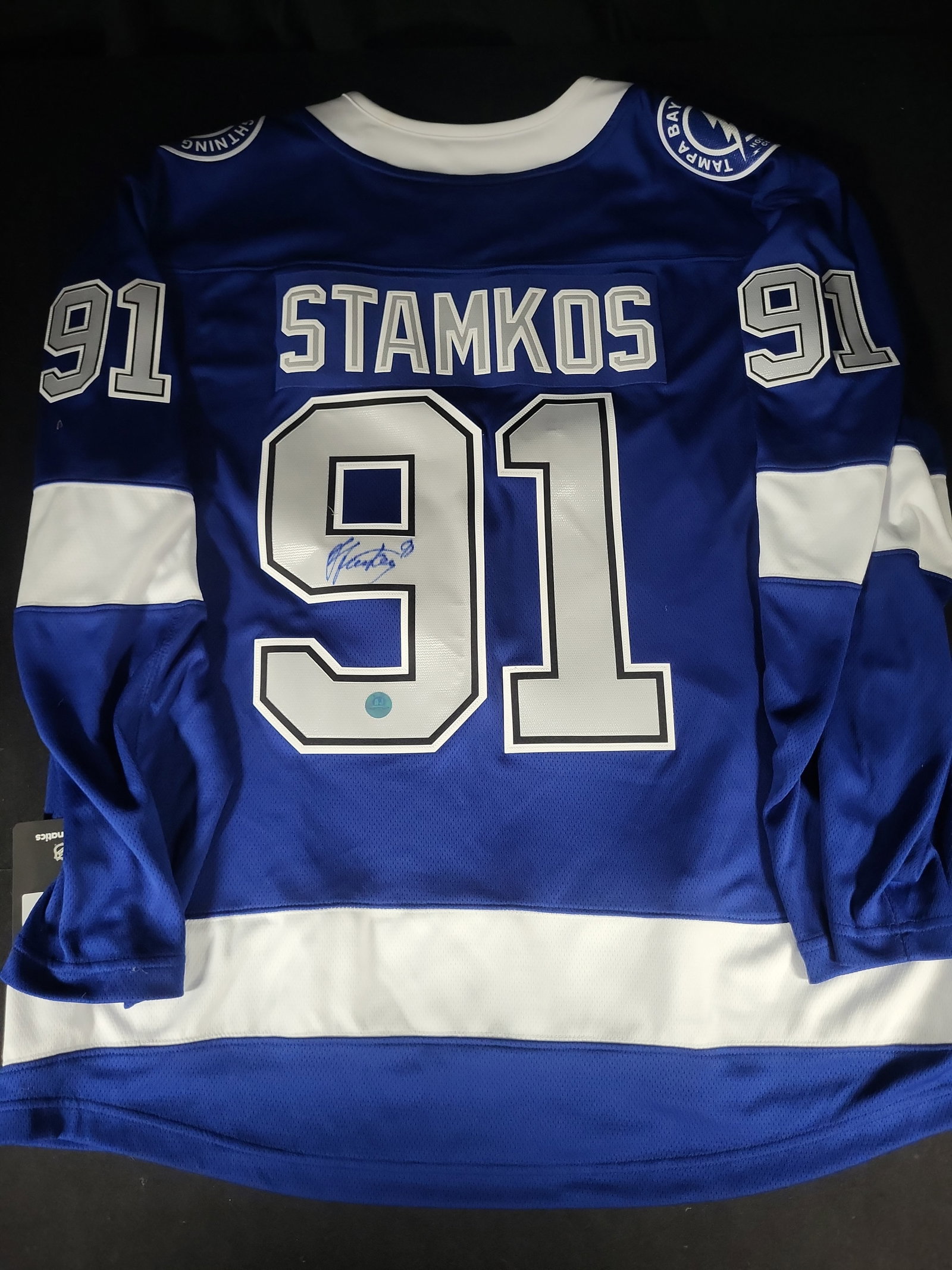 I03557 | Steven Stamkos Signed Tampa Bay Lightning Fanatics Breakaway Hockey Jersey: BID PER WHAT YOU SEE IN THE PHOTO, NOT THE AI GENERATED TITLES AND DESCRIPTIONS! Steven Stamkos Signed Tampa Bay Lightning Fanatics Breakaway Hockey Jersey This is an official licensed Fanatics Breaka