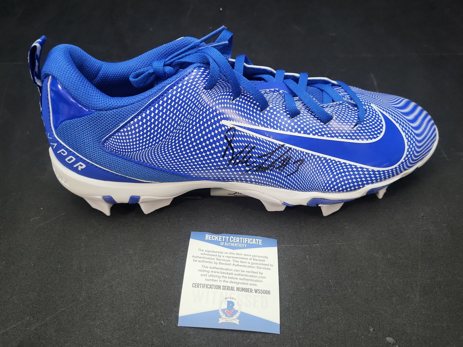 I03572 | Andrew Luck Autographed Nike Vapor Edge Team Football Cleat with Beckett Witnessed COA: BID PER WHAT YOU SEE IN THE PHOTO, NOT THE AI GENERATED TITLES AND DESCRIPTIONS! Andrew Luck Autographed Nike Vapor Edge Team Football Cleat with Beckett Witnessed COA This is a single autographed Nik