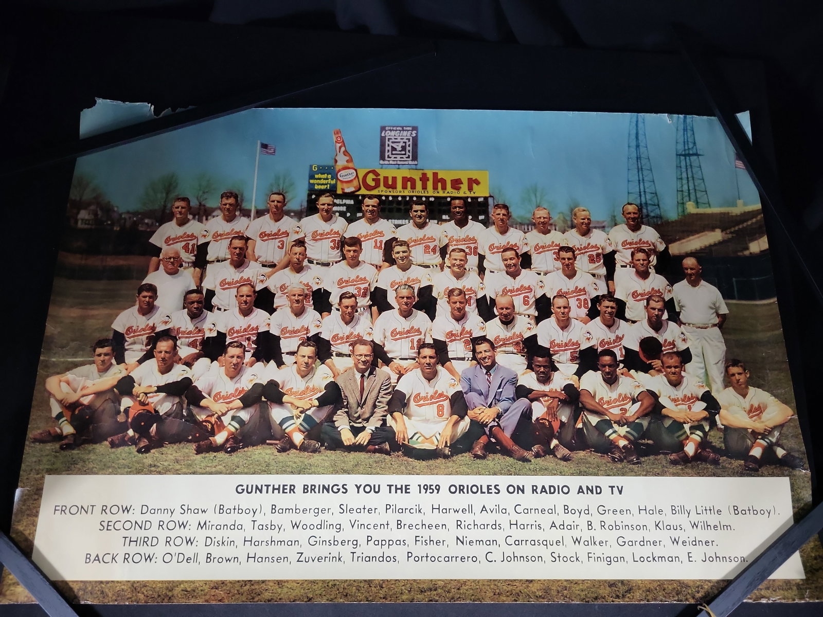 I03207 | 1959 Gunther Beer Baltimore Orioles Promotional Team Poster: BID PER WHAT YOU SEE IN THE PHOTO, NOT THE AI GENERATED TITLES AND DESCRIPTIONS! This is a vintage 1959 Baltimore Orioles team promotional poster sponsored by Gunther Beer. The poster features a print
