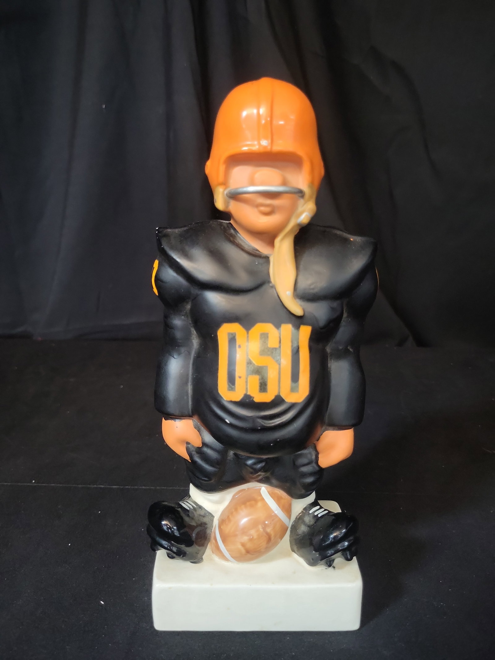I03256 | Vintage 1960s Fred Kail OSU Ceramic Football Player Bank (1 of 6)