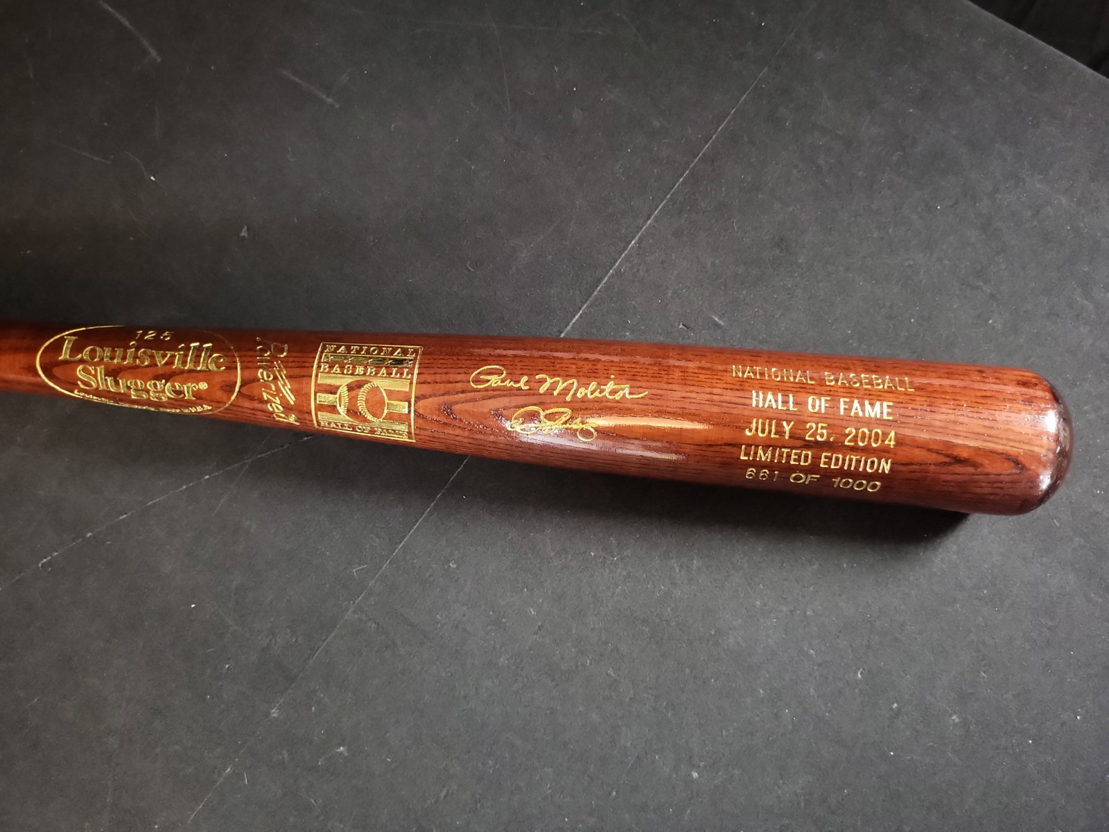 I03929 | Louisville Slugger Paul Molitor 2004 National Baseball Hall of Fame Induction Limited: BID PER WHAT YOU SEE IN THE PHOTO, NOT THE AI GENERATED TITLES AND DESCRIPTIONS! This is a commemorative wooden baseball bat manufactured by Louisville Slugger to honor the 2004 induction of Paul Moli
