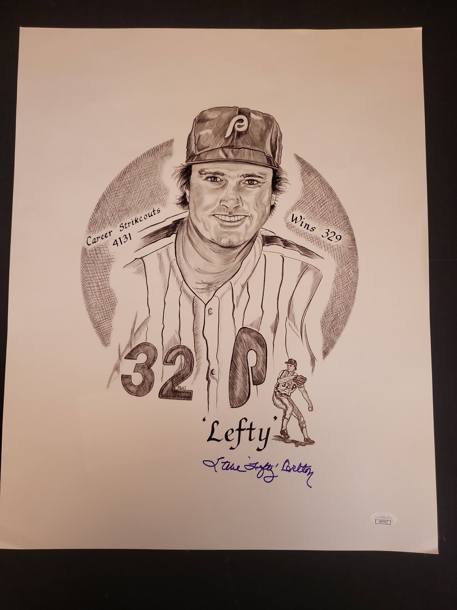 I03453 | Steve Carlton Autographed Philadelphia Phillies Art Print JSA Authenticated: BID PER WHAT YOU SEE IN THE PHOTO, NOT THE AI GENERATED TITLES AND DESCRIPTIONS! This autographed art print features National Baseball Hall of Fame pitcher Steve Carlton. The black and white drawing d