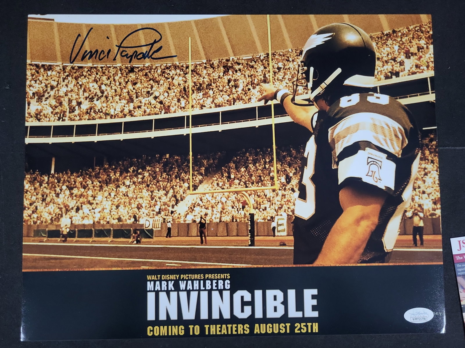 I03575 | Vince Papale Hand-Signed Invincible Movie Promotional Photograph with JSA Authentication: BID PER WHAT YOU SEE IN THE PHOTO, NOT THE AI GENERATED TITLES AND DESCRIPTIONS! Vince Papale Hand-Signed Invincible Movie Promotional Photograph with JSA Authentication This lot features an autograph