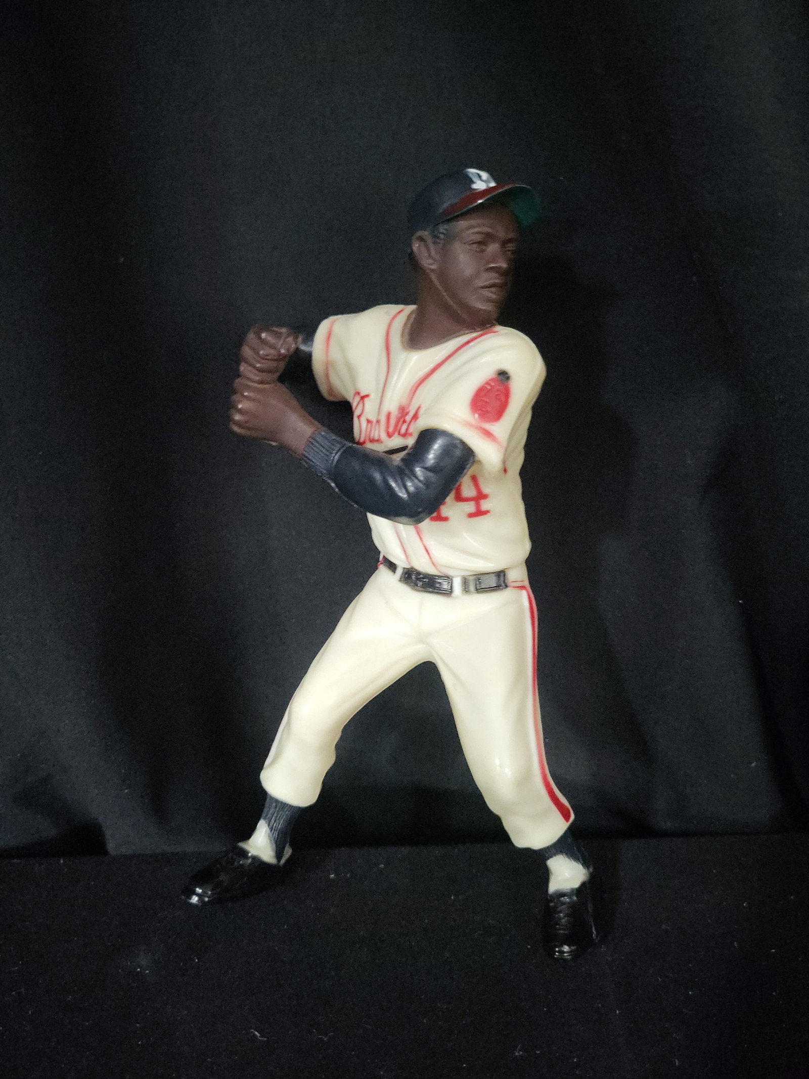 I03199 | Vintage Milwaukee Braves Hank Aaron Baseball Figurine Attributed to Hartland Plastics: BID PER WHAT YOU SEE IN THE PHOTO, NOT THE AI GENERATED TITLES AND DESCRIPTIONS! This vintage molded plastic baseball figurine depicts Hall of Fame outfielder Hank Aaron of the Milwaukee Braves. Attri