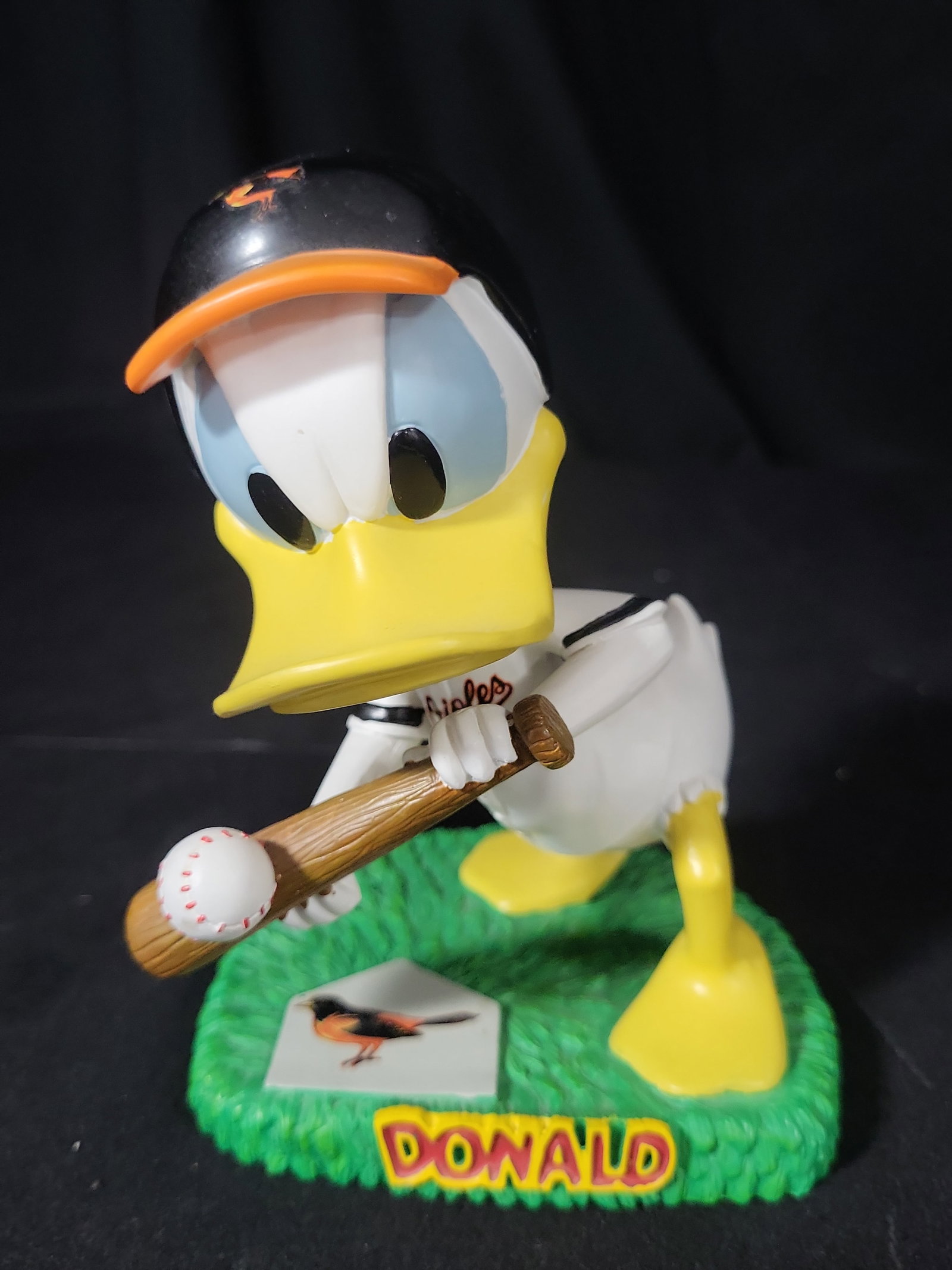I03216 | Disney Baltimore Orioles Lead Off Donald Duck Bobble Dobbles Figurine (1 of 8)