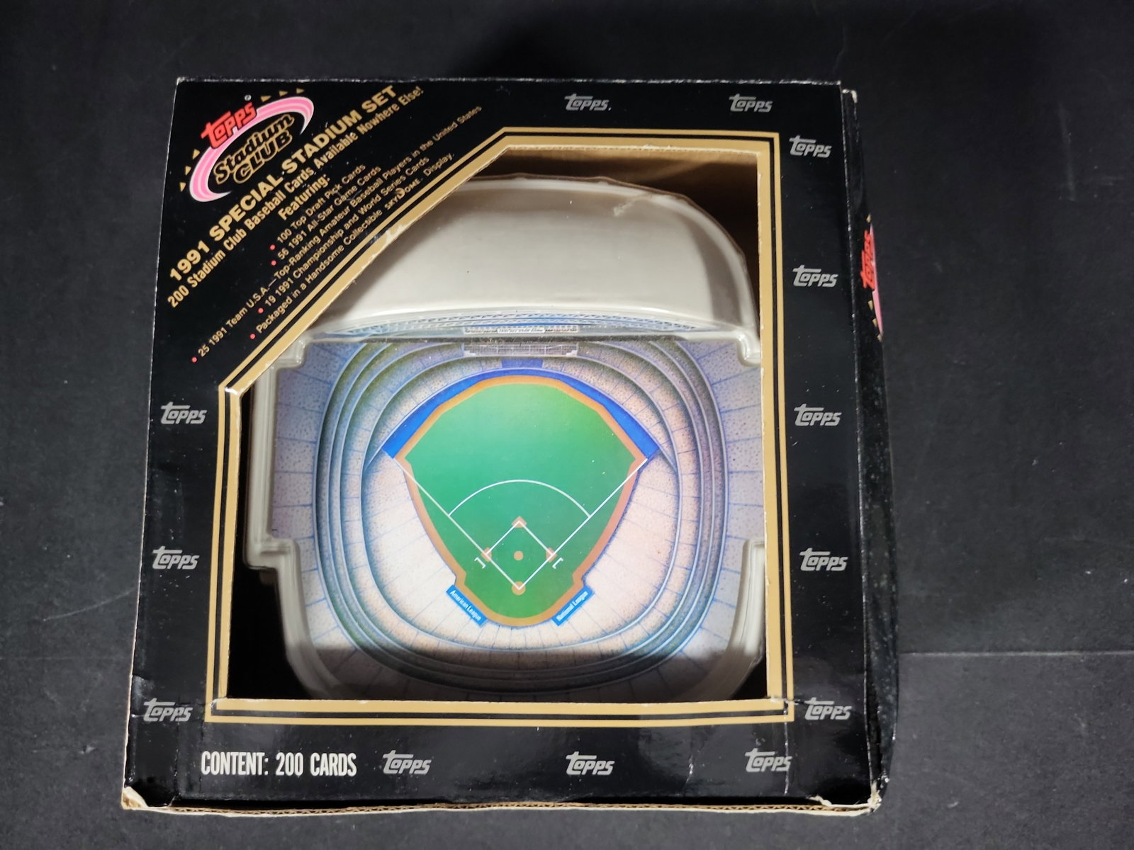 I03576 | 1991 Topps Stadium Club Special Stadium Set of 200 Baseball Cards in SkyDome Display (1 of 6)