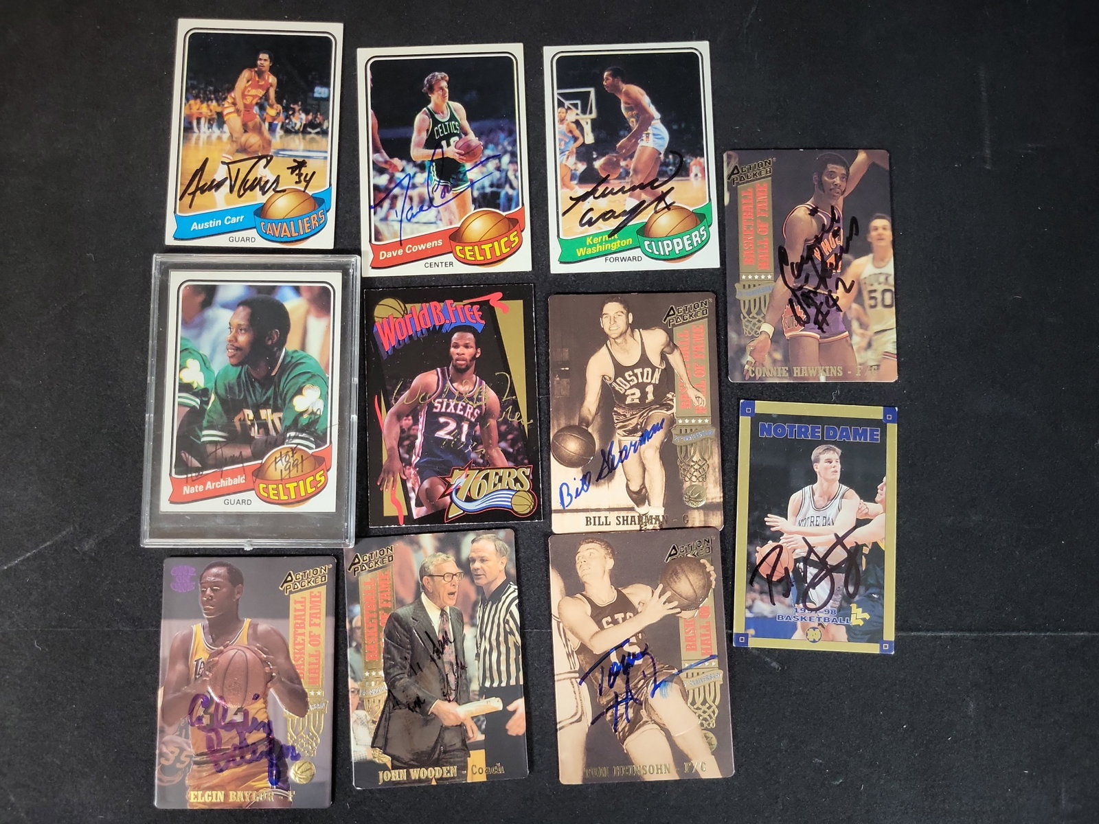 I03080 | A Lot of Eleven Autographed Basketball Cards Featuring Hall of Fame Players and Coaches: BID PER WHAT YOU SEE IN THE PHOTO, NOT THE AI GENERATED TITLES AND DESCRIPTIONS! A Lot of Eleven Autographed Basketball Cards Featuring Hall of Fame Players and Coaches A collection of eleven autograp