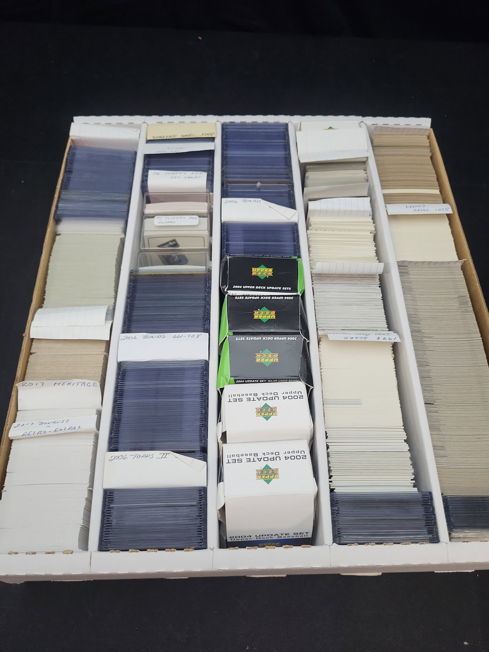 I03323 | An Assortment of Baseball Trading Cards Featuring Topps, Upper Deck, and Score, Late 1990s: BID PER WHAT YOU SEE IN THE PHOTO, NOT THE AI GENERATED TITLES AND DESCRIPTIONS! An assortment of baseball trading cards, primarily from the late 1990s through 2017, with a strong emphasis on early to